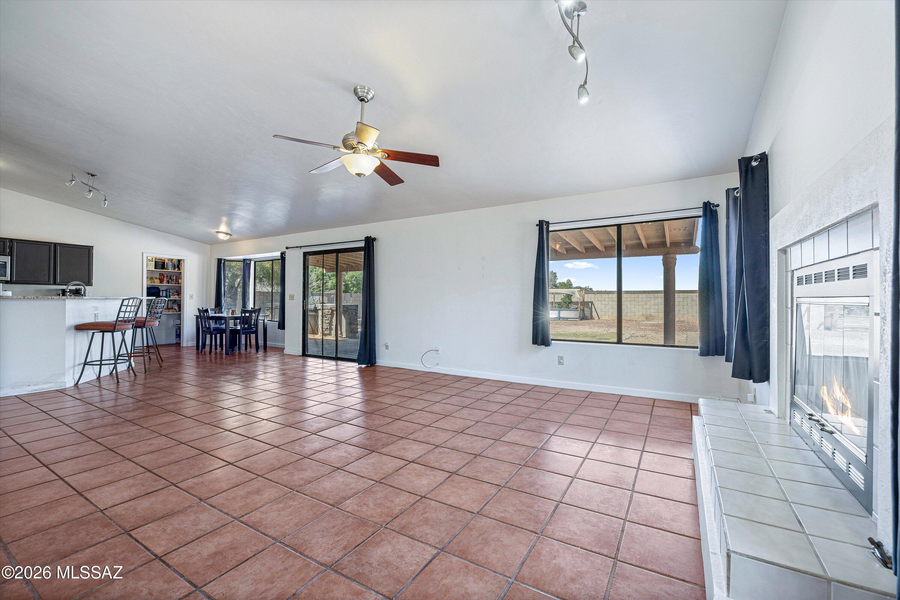 8721 N Chinaberry Way