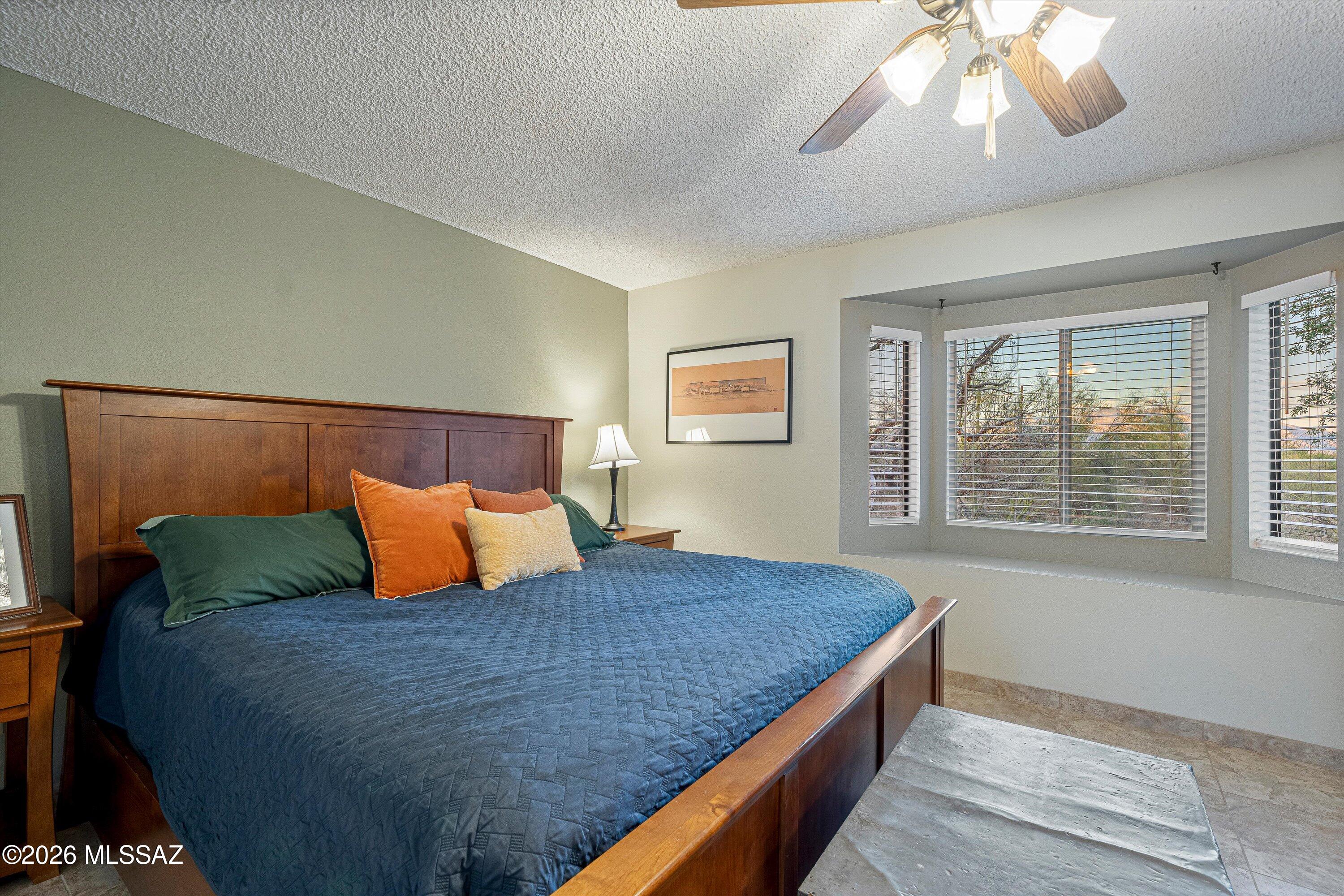 5230 N Avenida Largo