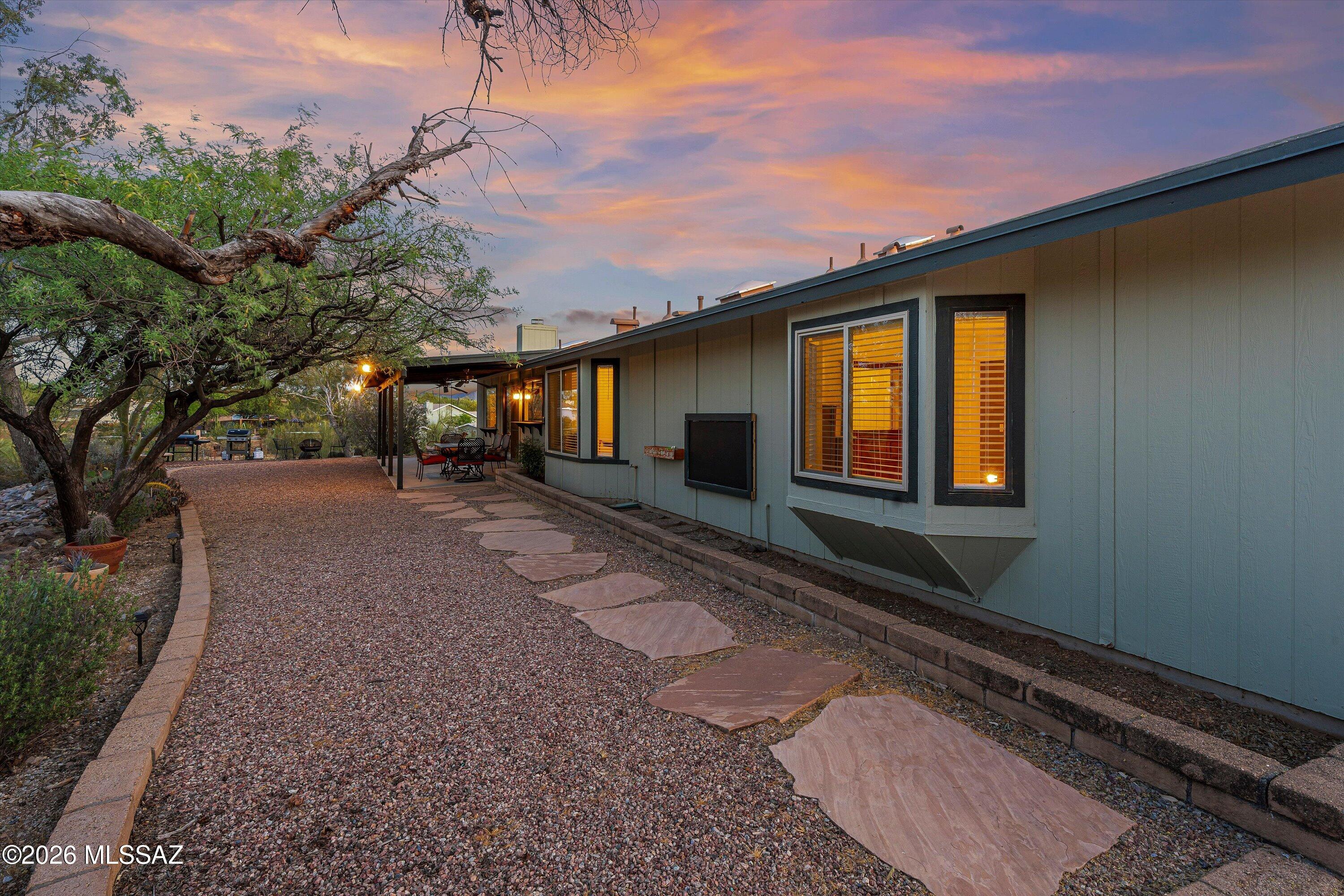 5230 N Avenida Largo