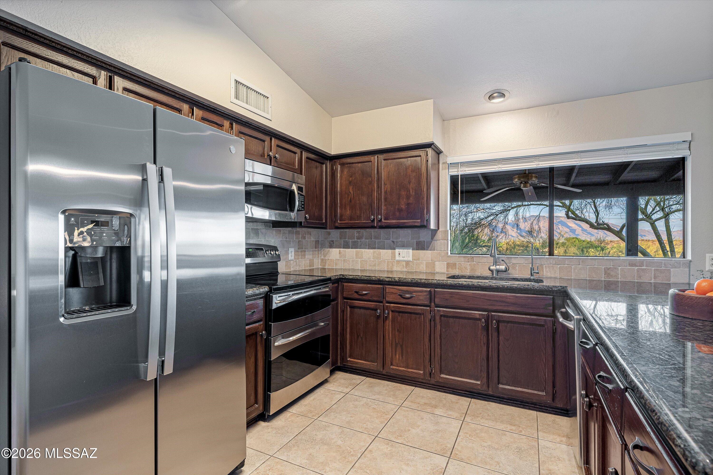 5230 N Avenida Largo