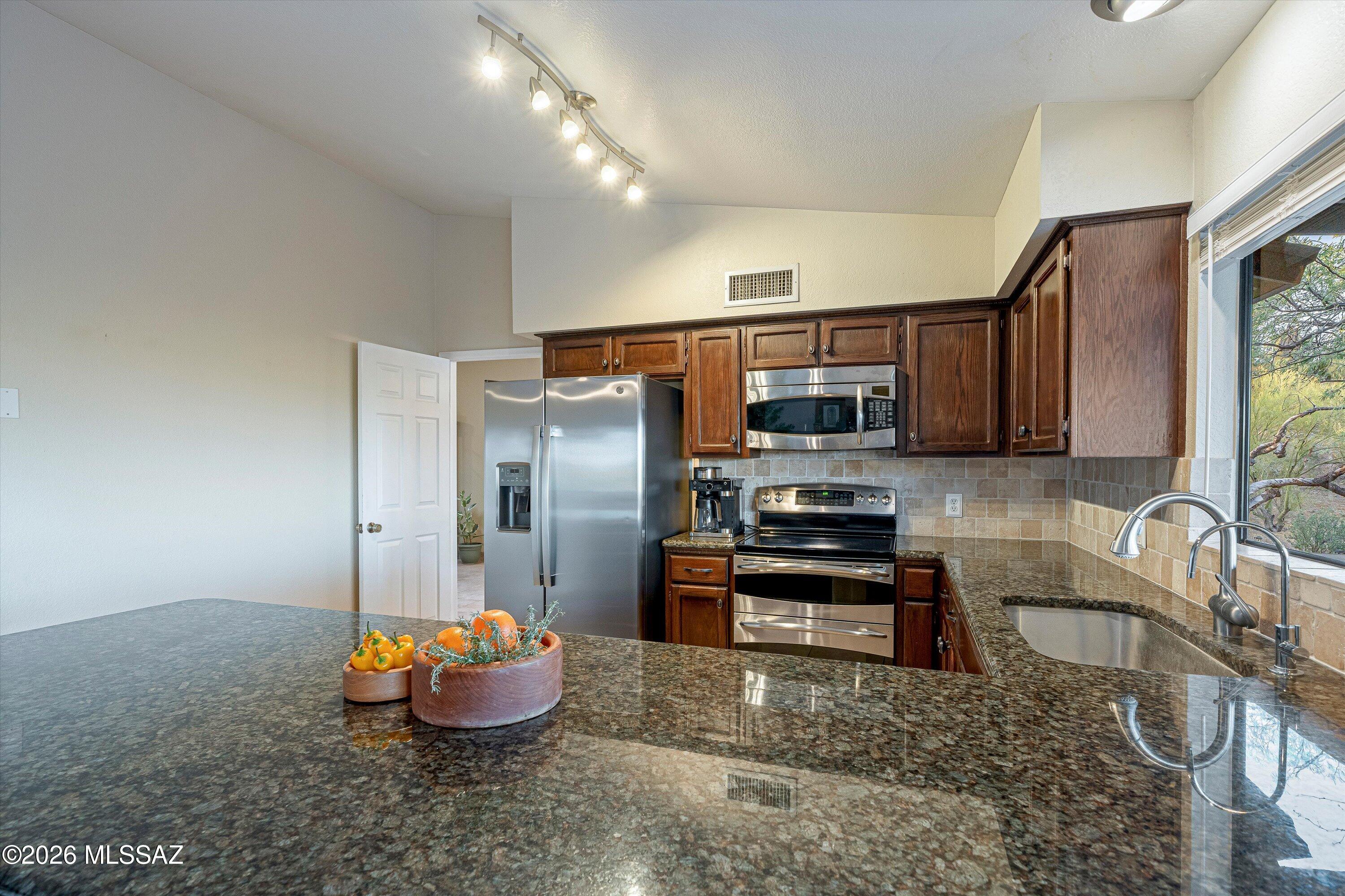 5230 N Avenida Largo
