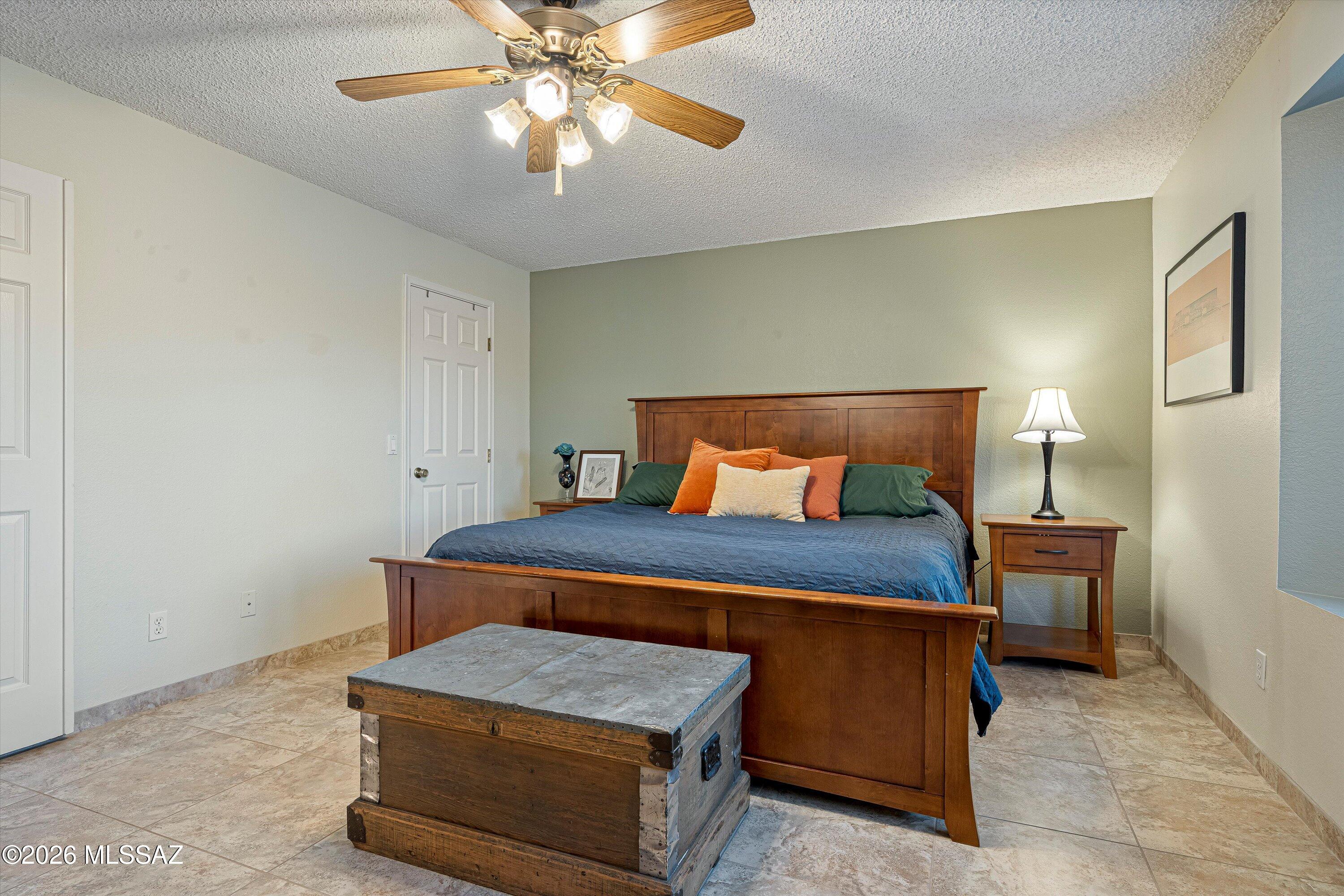 5230 N Avenida Largo