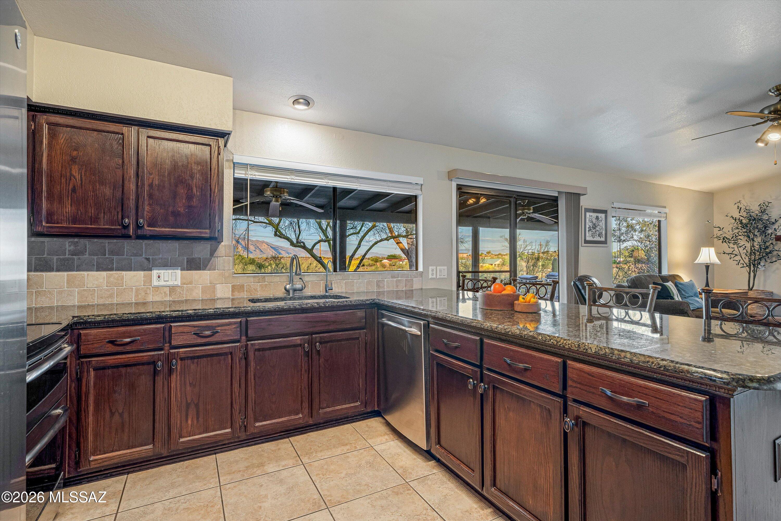 5230 N Avenida Largo