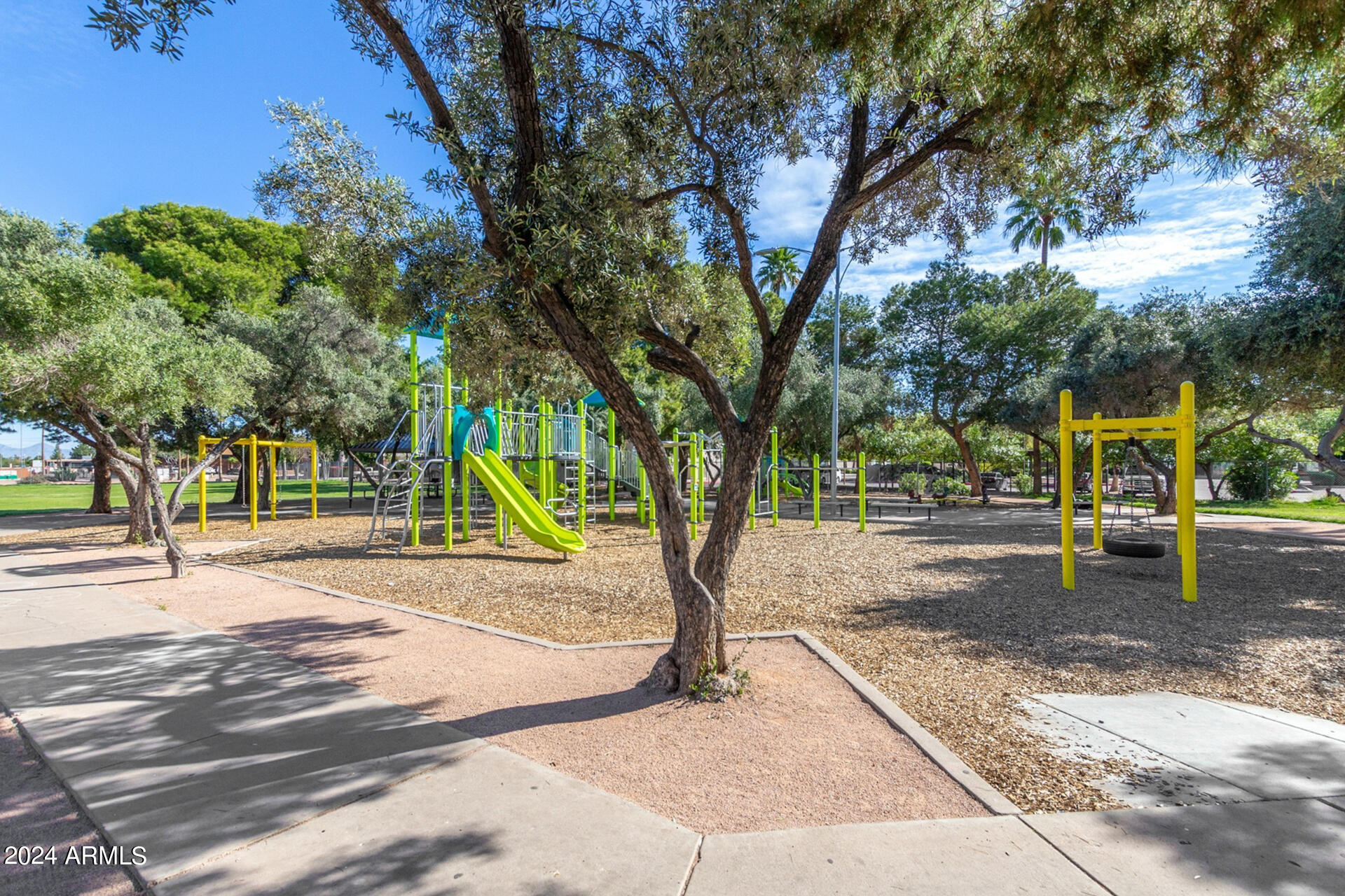 945 N PASADENA Street, 41