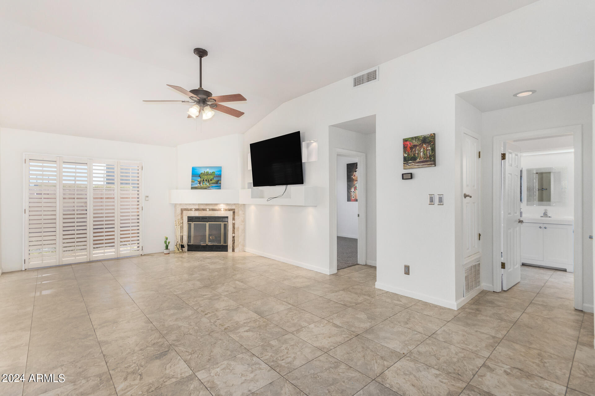 945 N PASADENA Street, 41