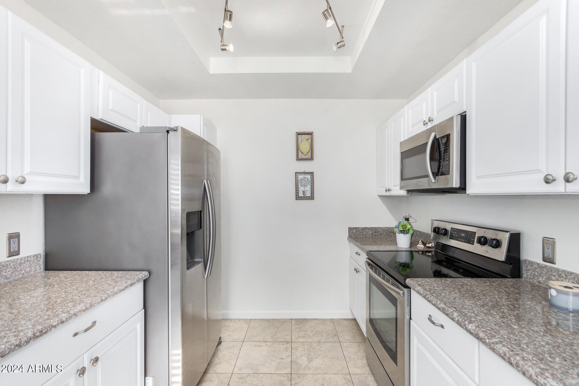 945 N PASADENA Street, 41
