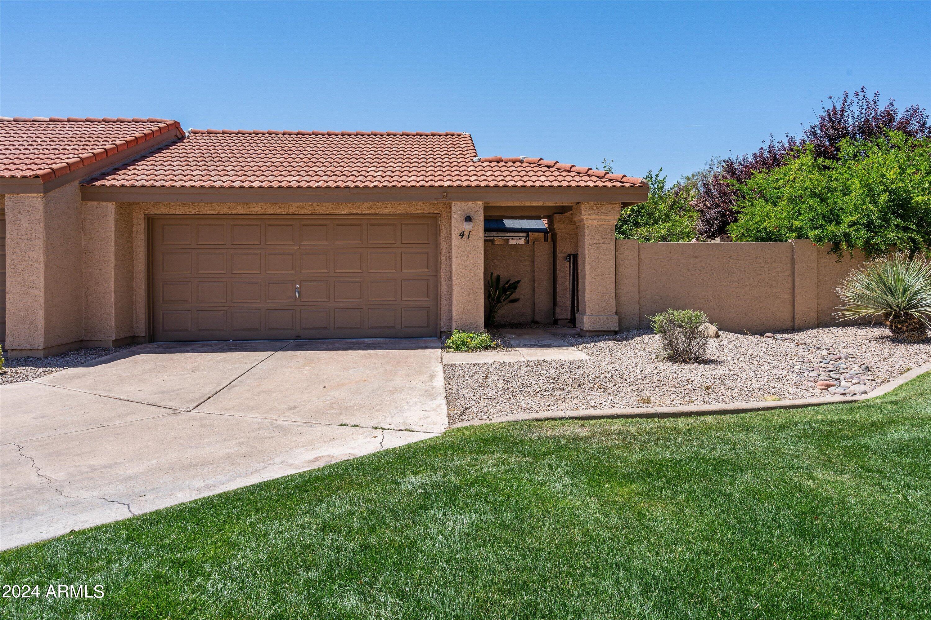 945 N PASADENA Street, 41