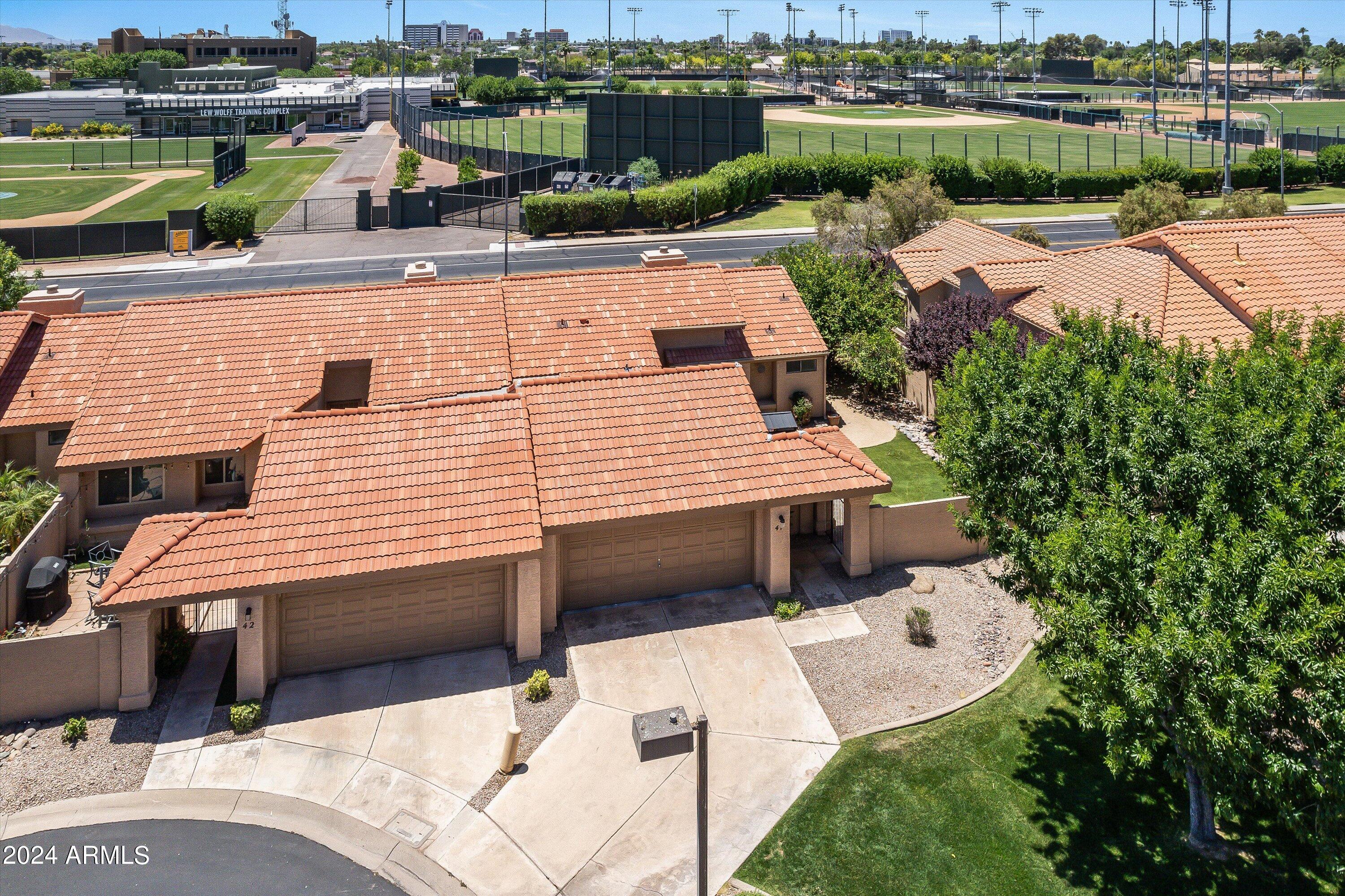 945 N PASADENA Street, 41