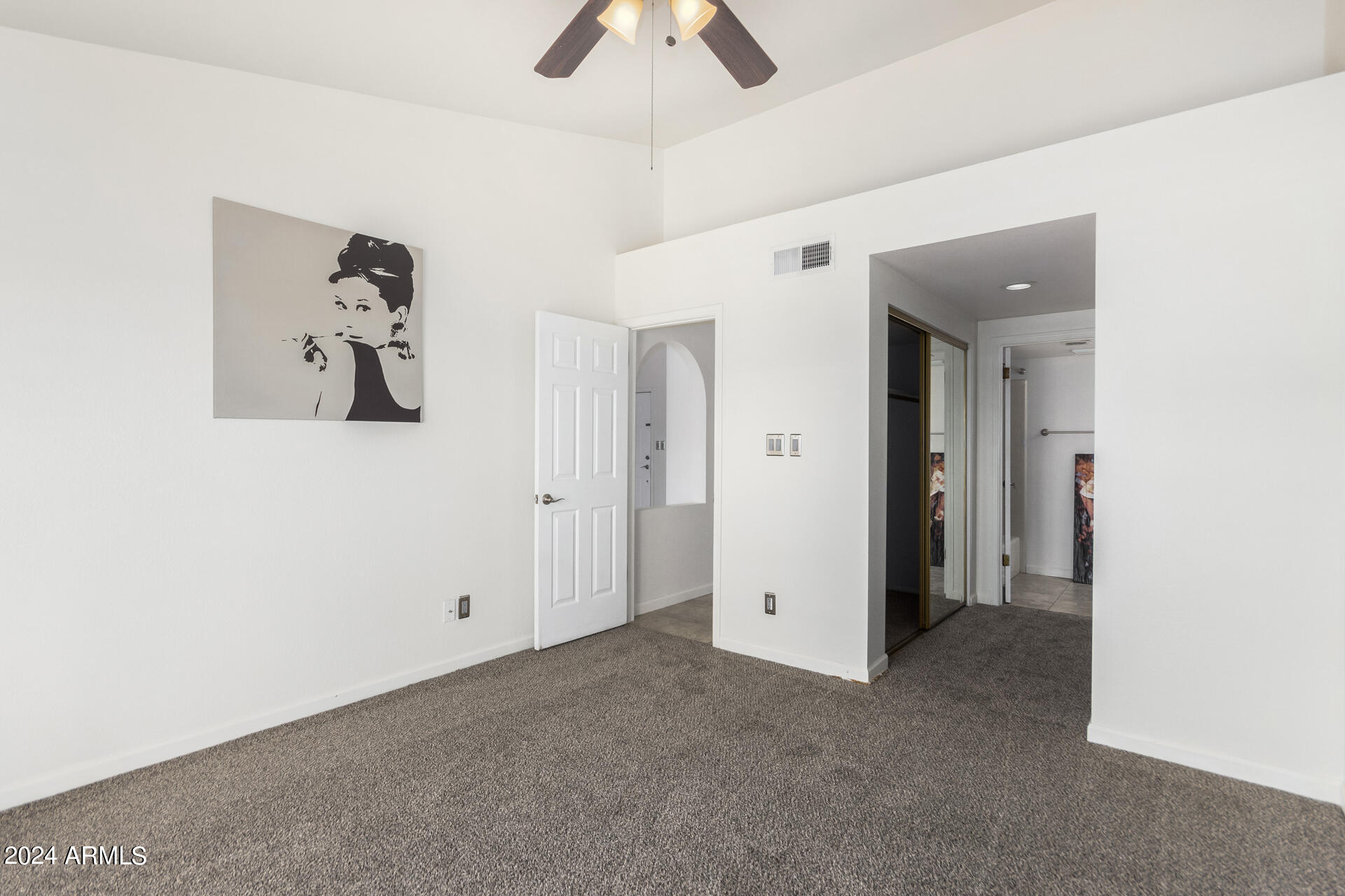 945 N PASADENA Street, 41
