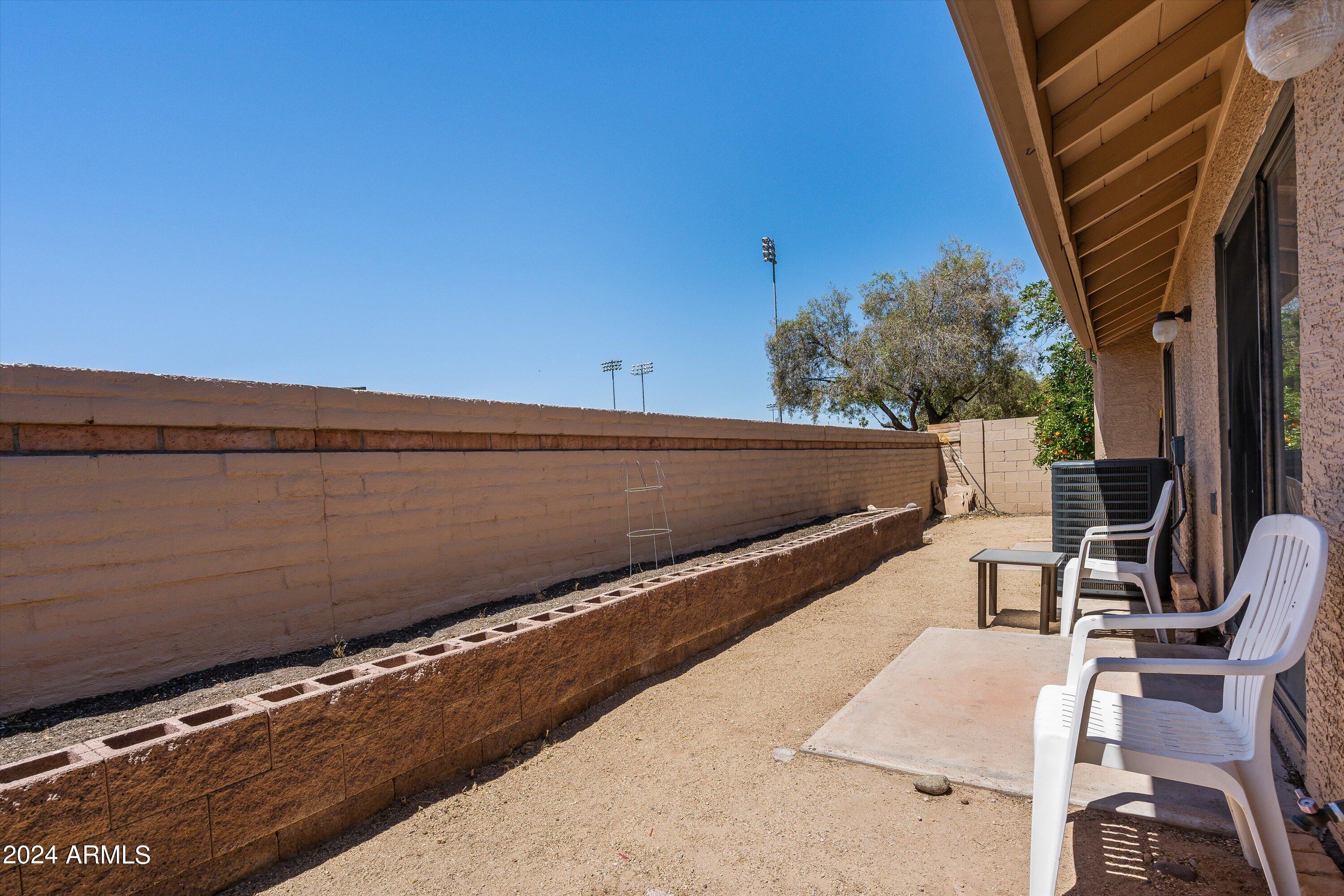 945 N PASADENA Street, 41