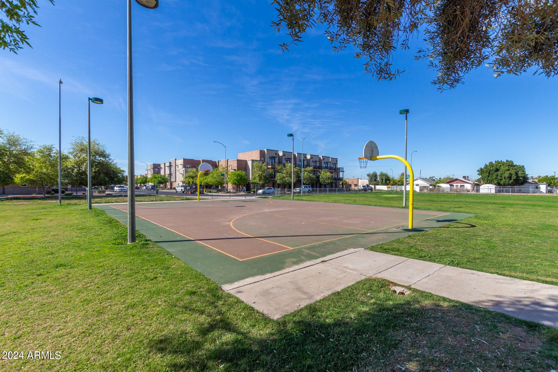 945 N PASADENA Street, 41