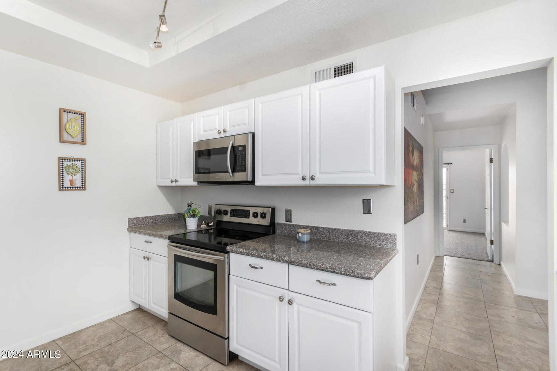 945 N PASADENA Street, 41