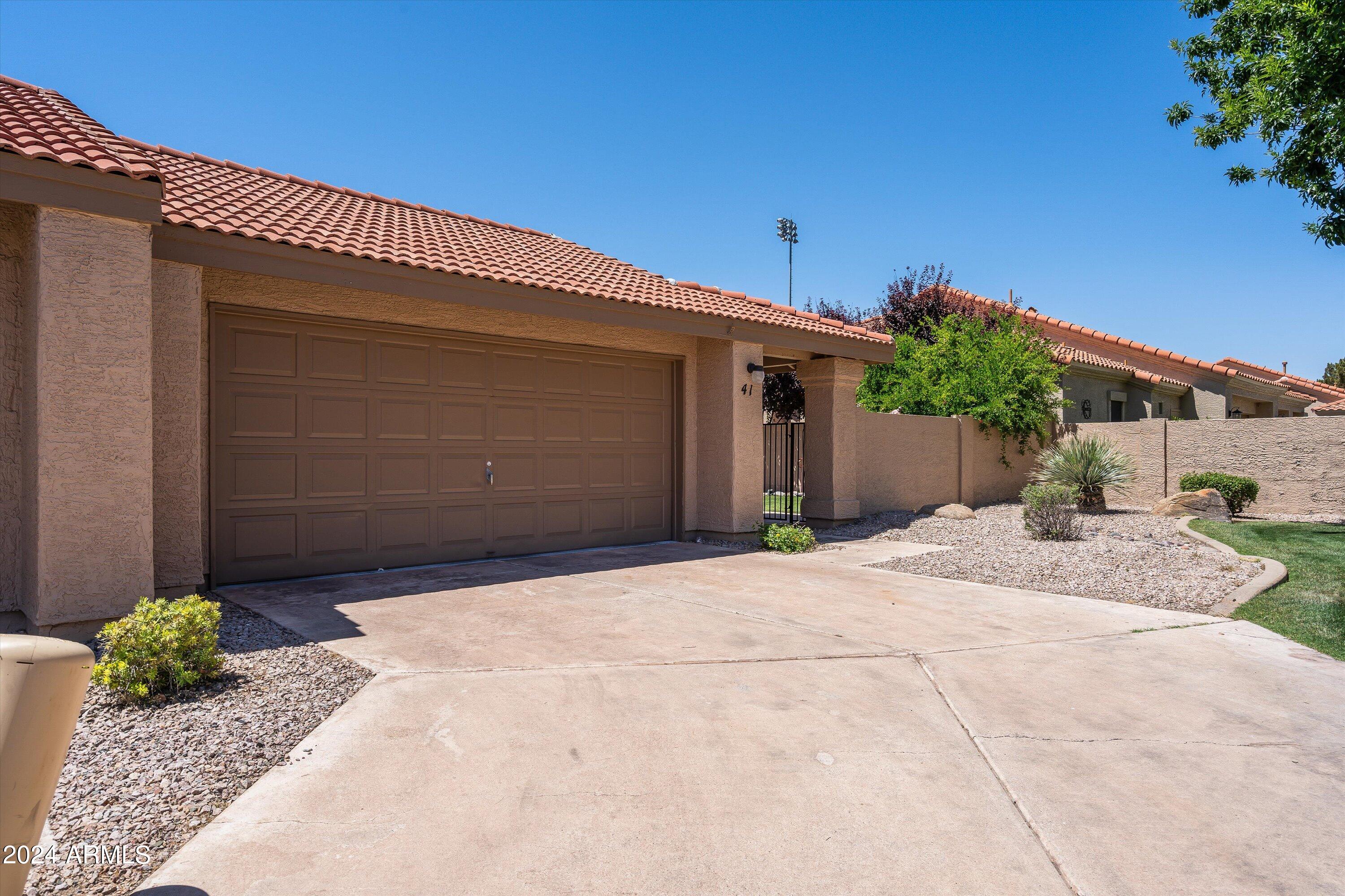 945 N PASADENA Street, 41