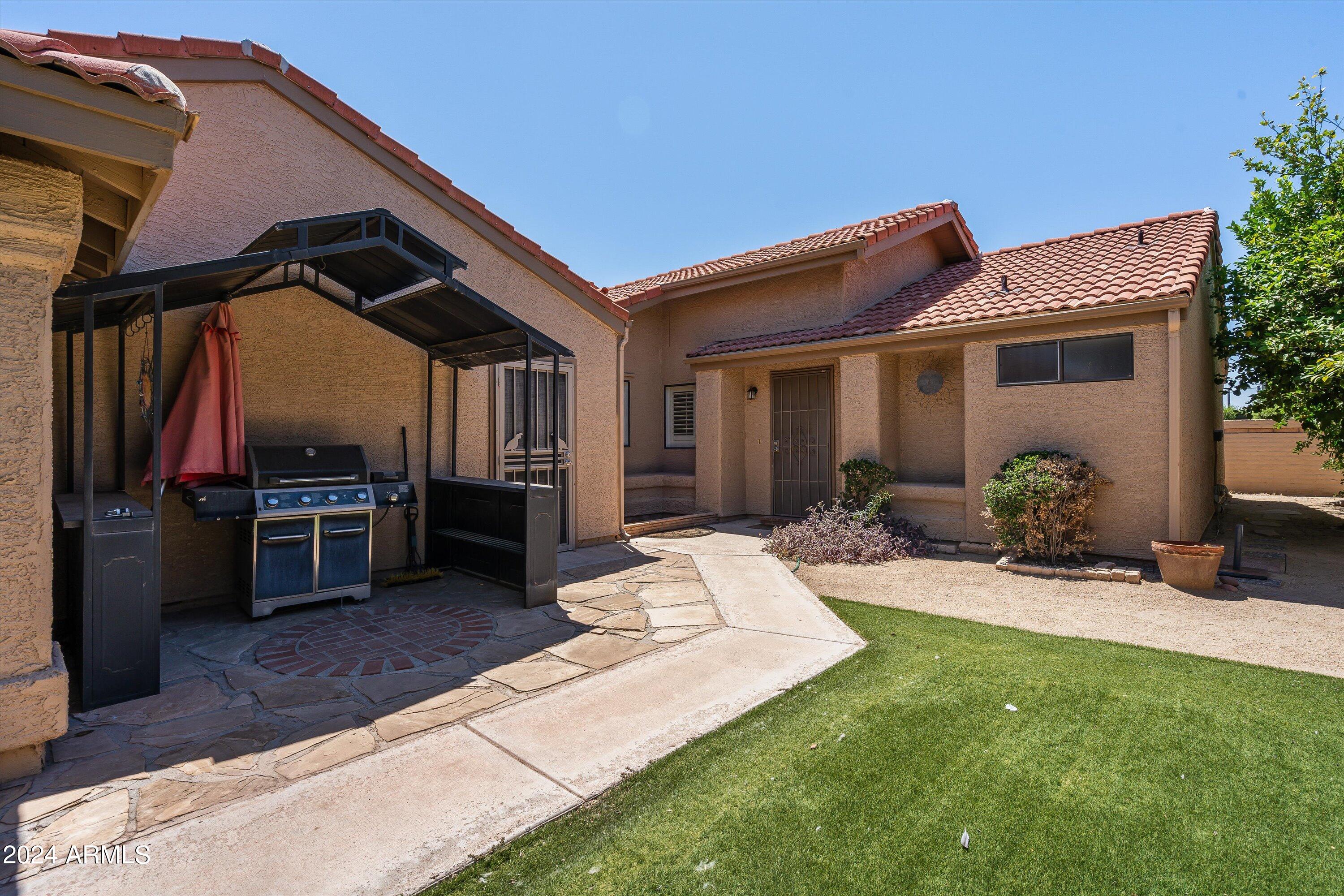 945 N PASADENA Street, 41