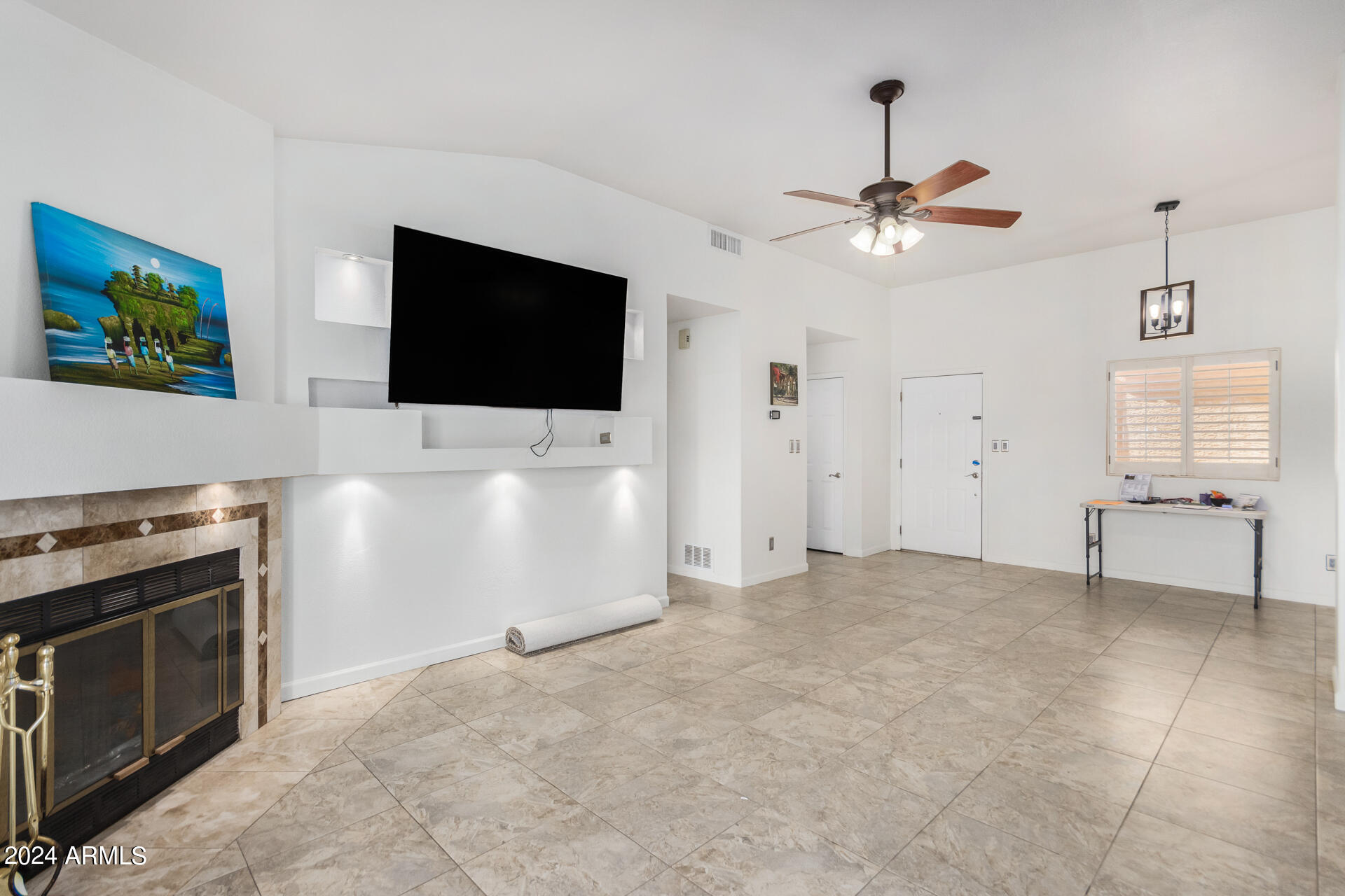 945 N PASADENA Street, 41