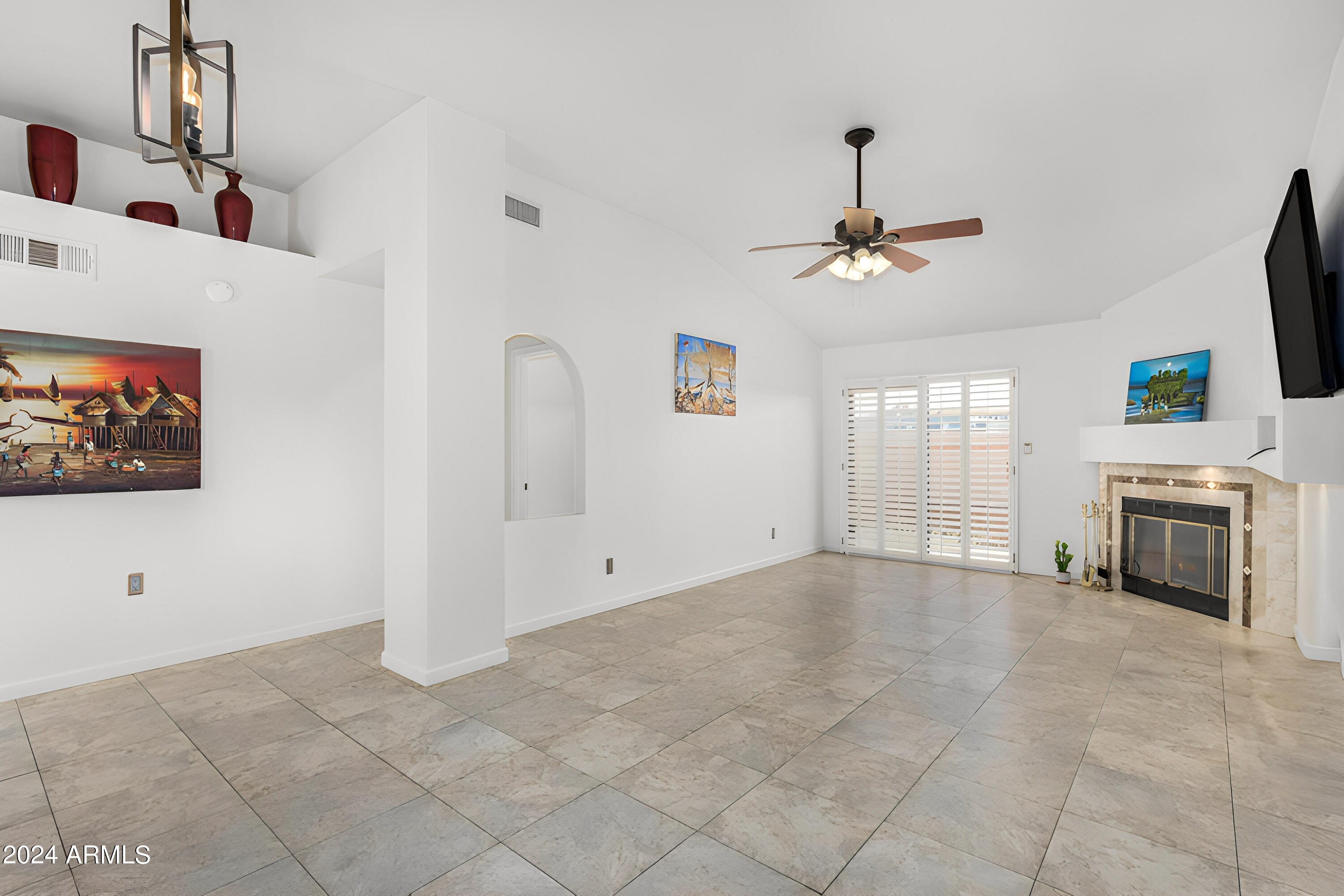 945 N PASADENA Street, 41