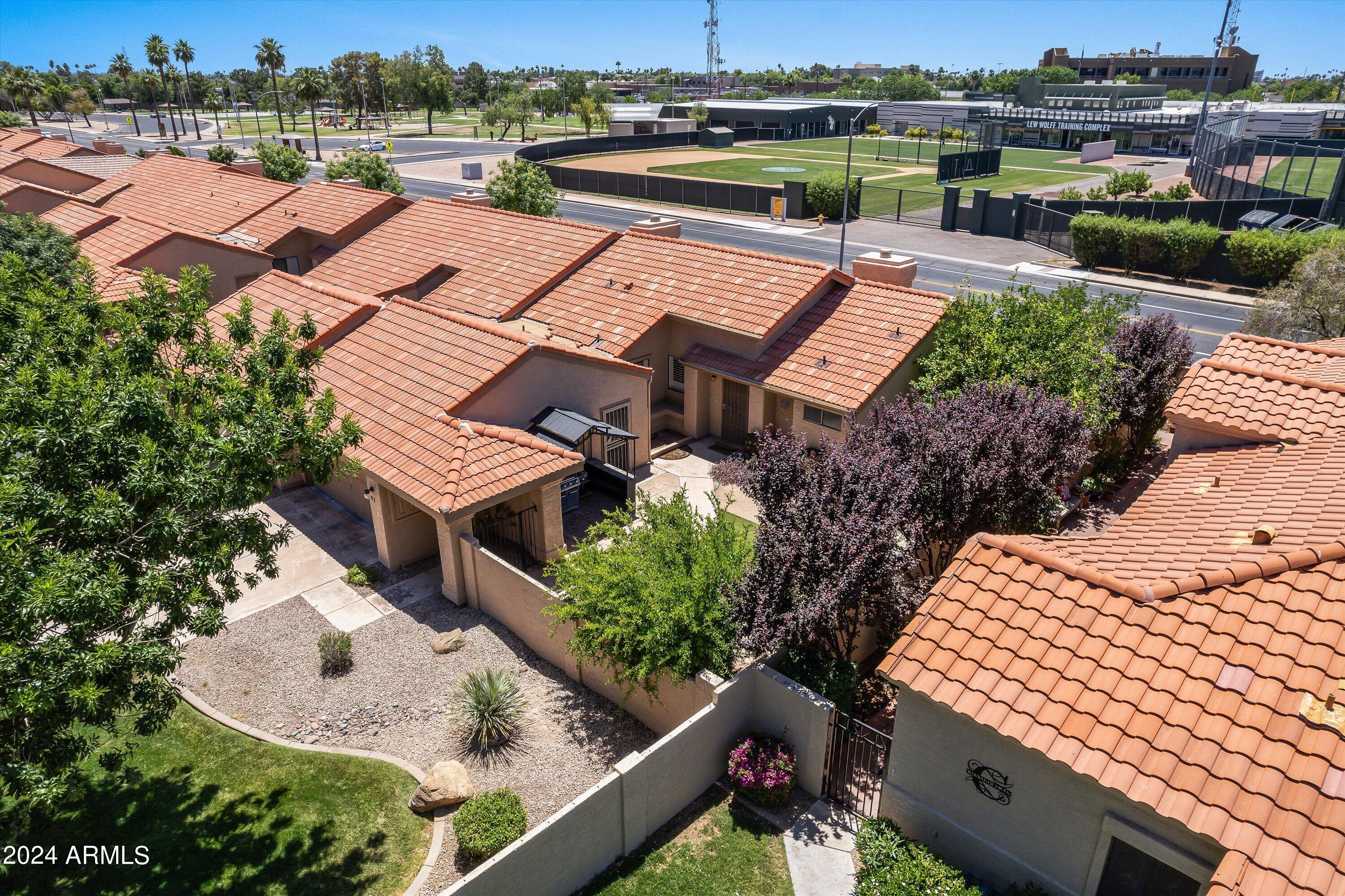 945 N PASADENA Street, 41