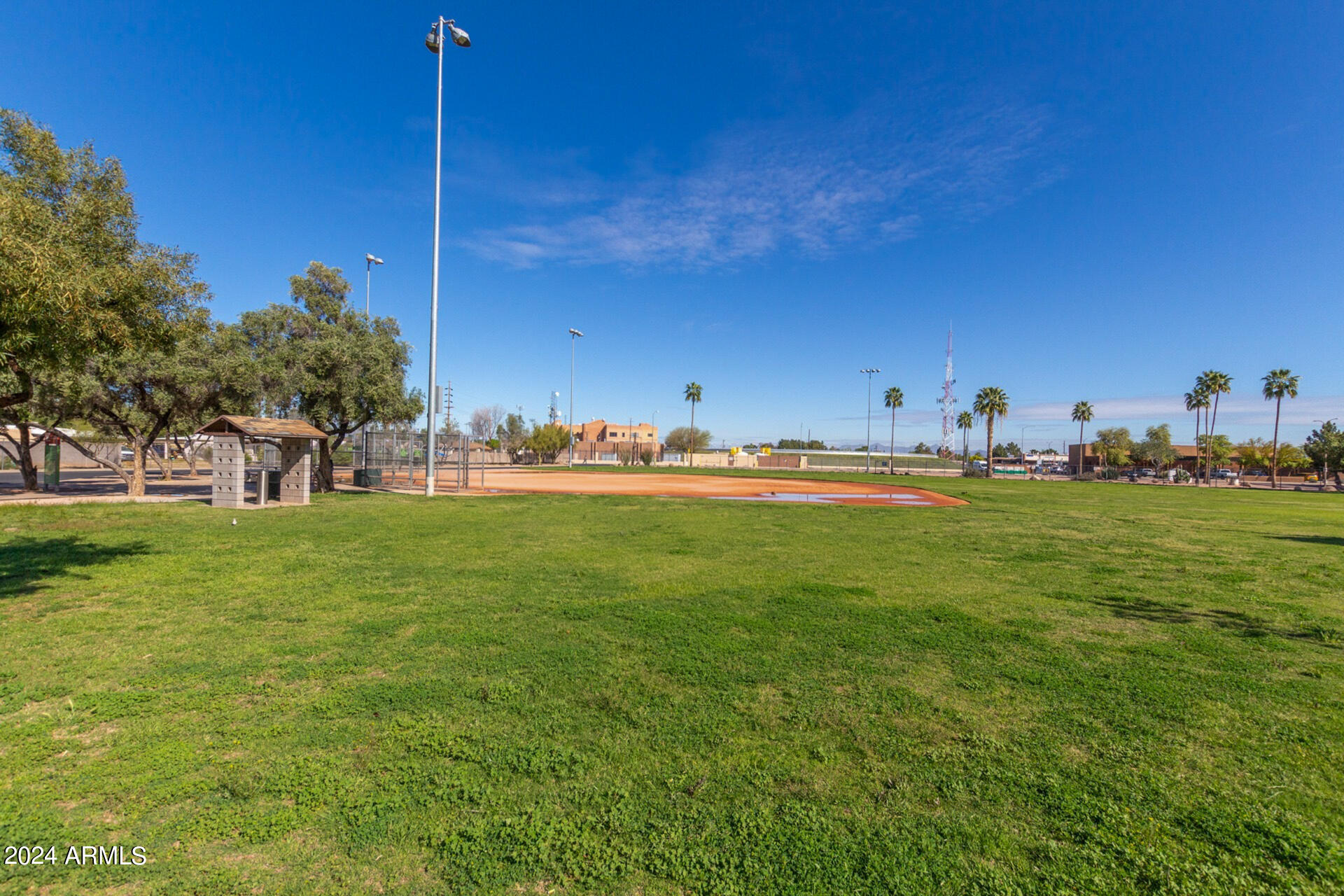 945 N PASADENA Street, 41