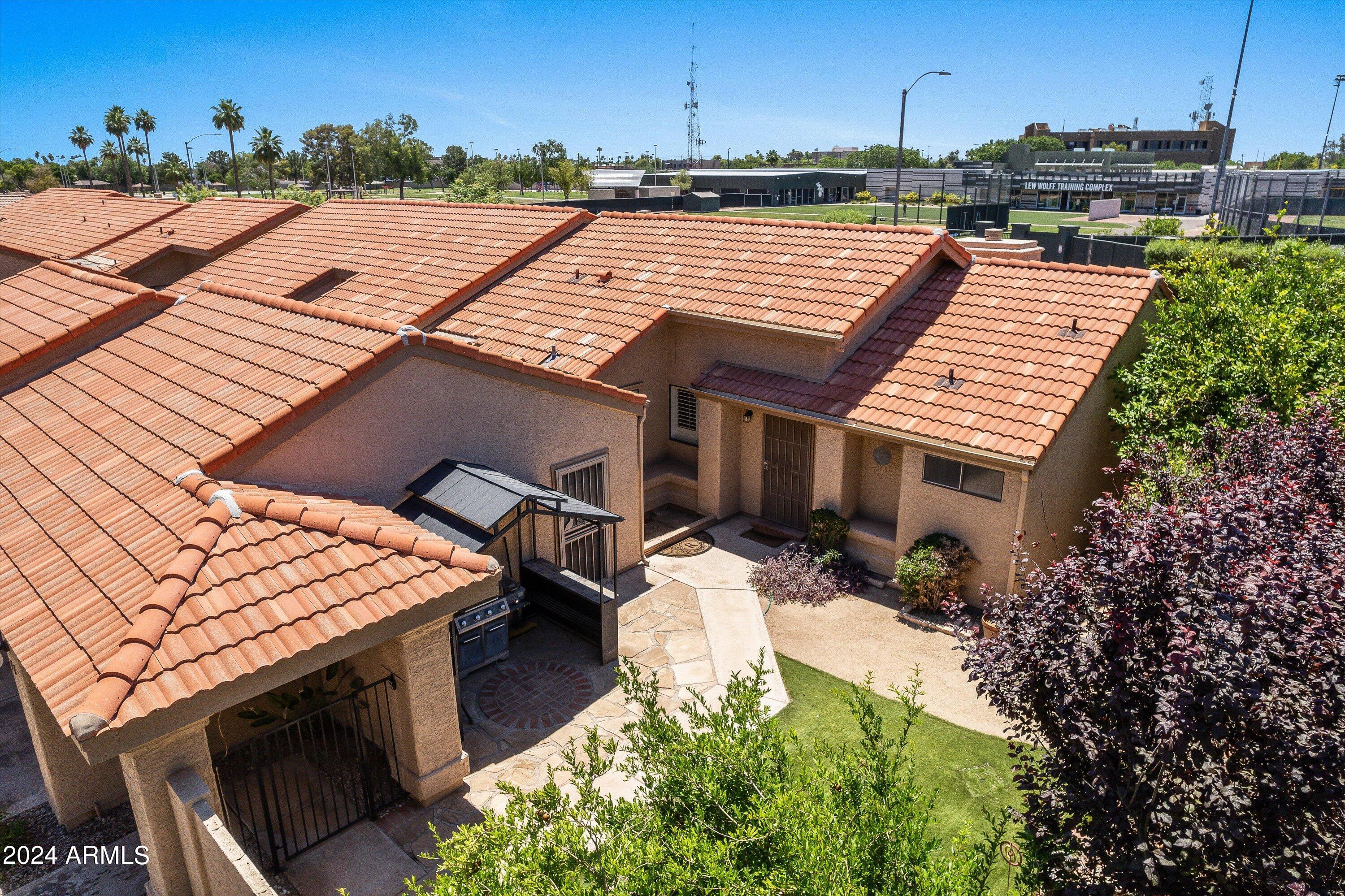 945 N PASADENA Street, 41