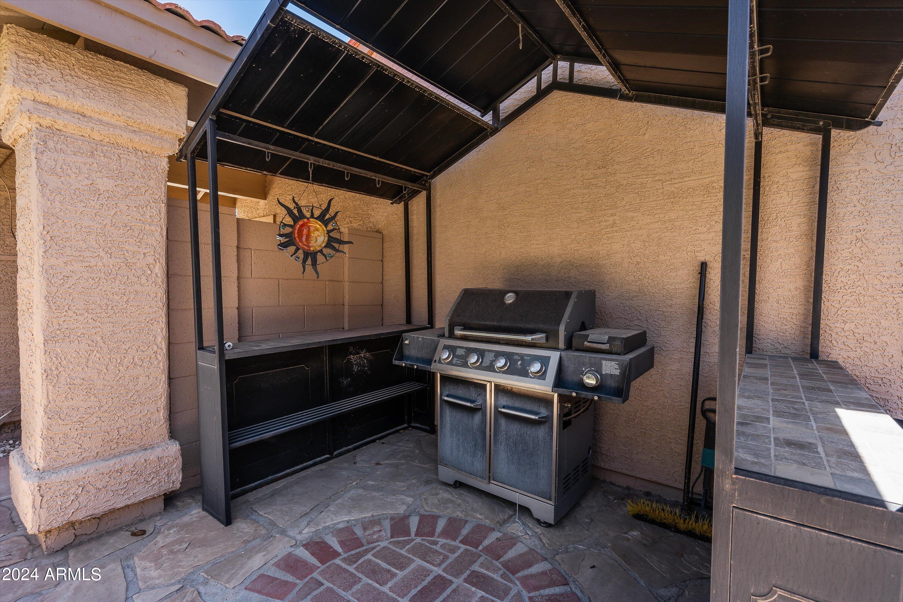 945 N PASADENA Street, 41