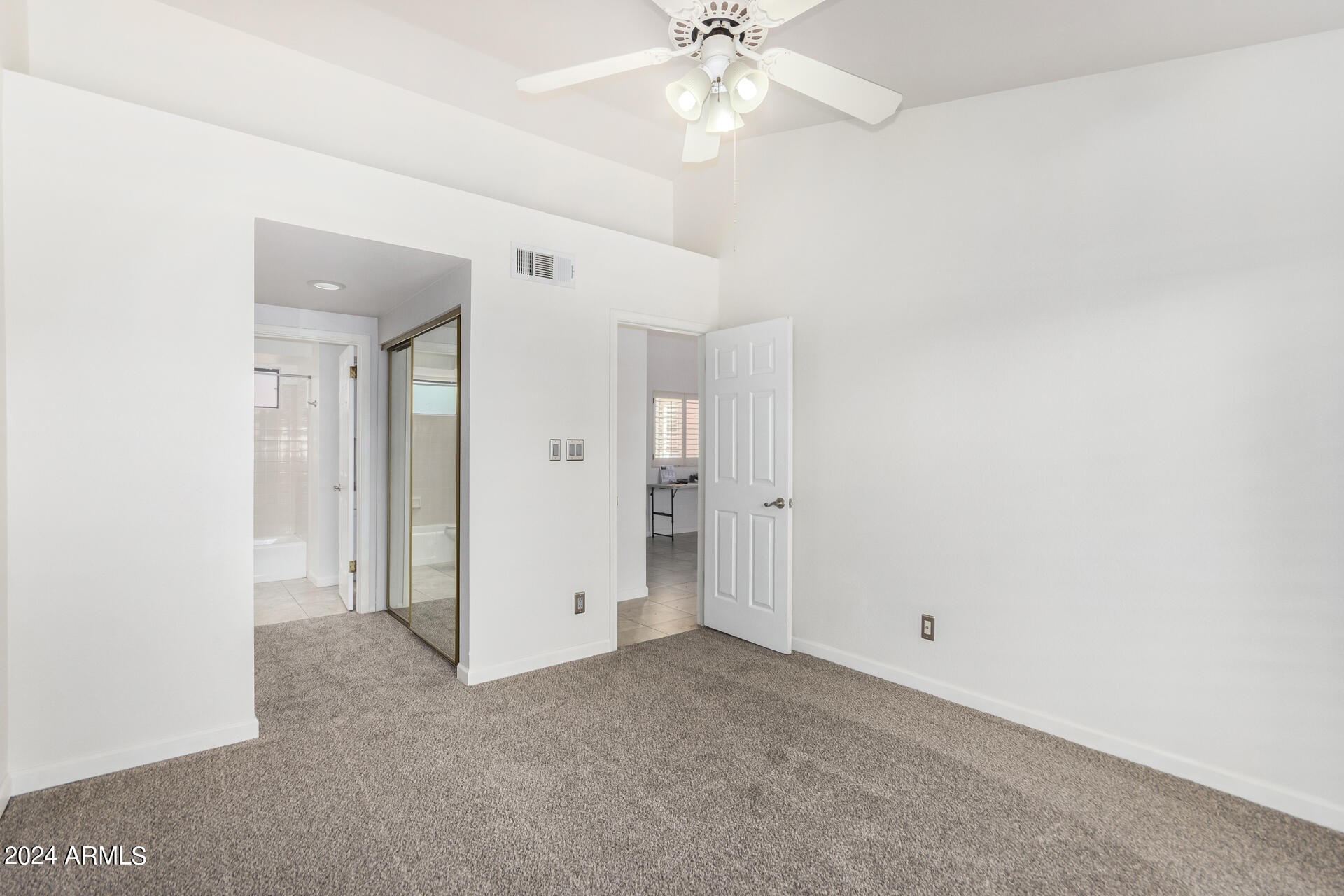 945 N PASADENA Street, 41