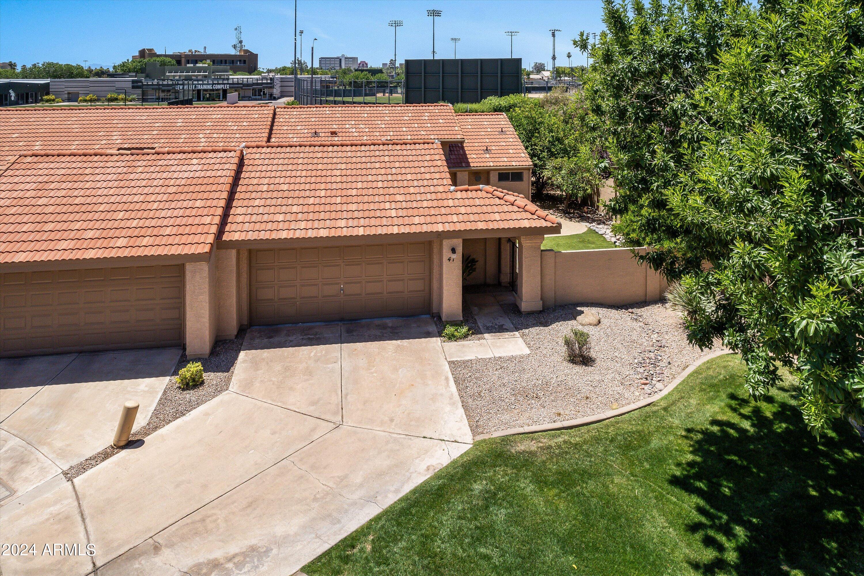 945 N PASADENA Street, 41