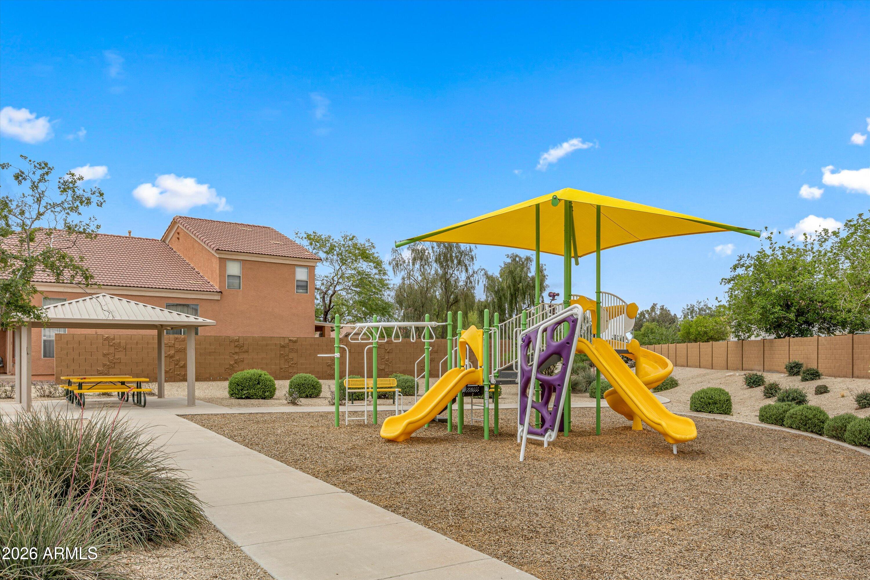 1442 W PINKLEY Avenue