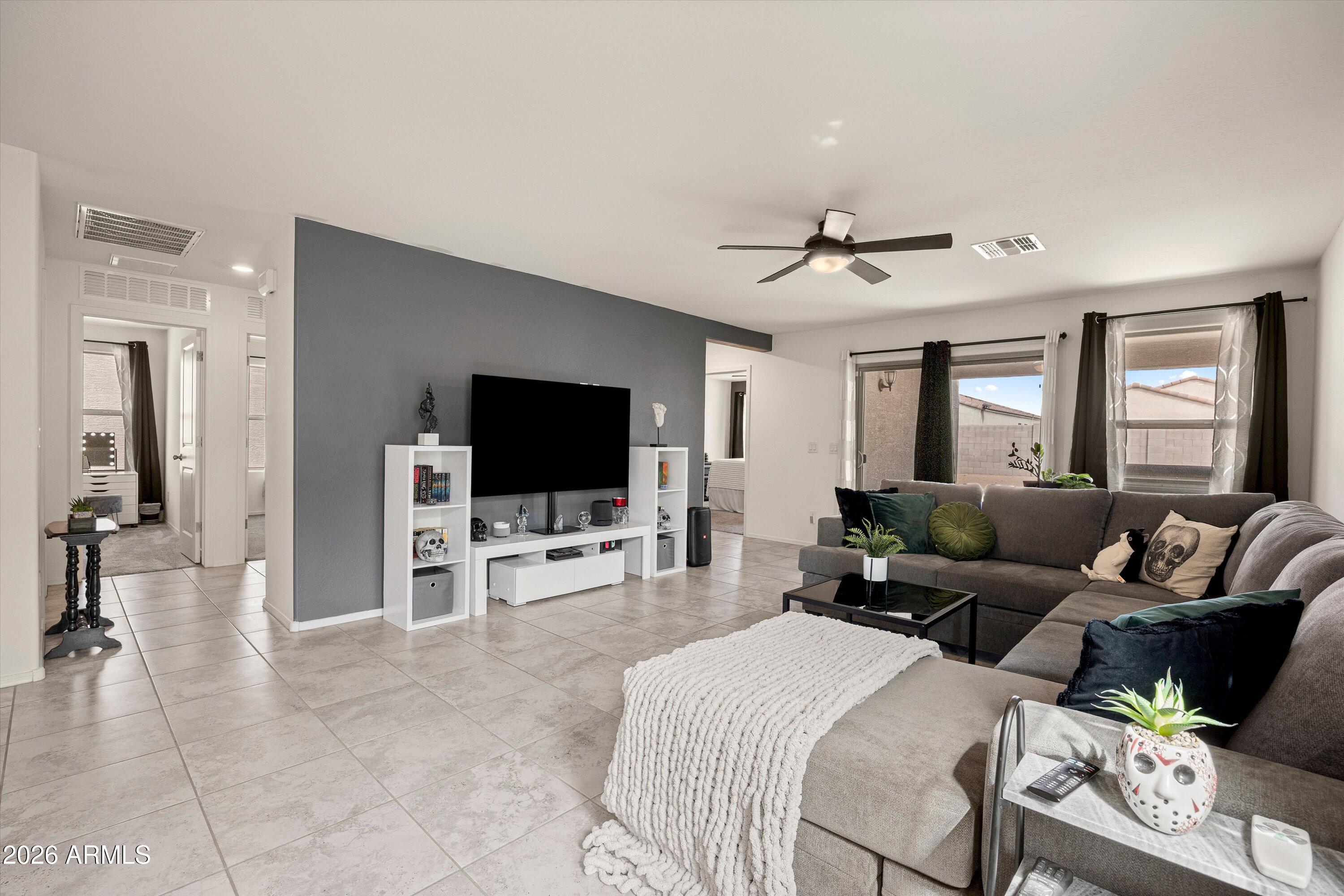 1442 W PINKLEY Avenue