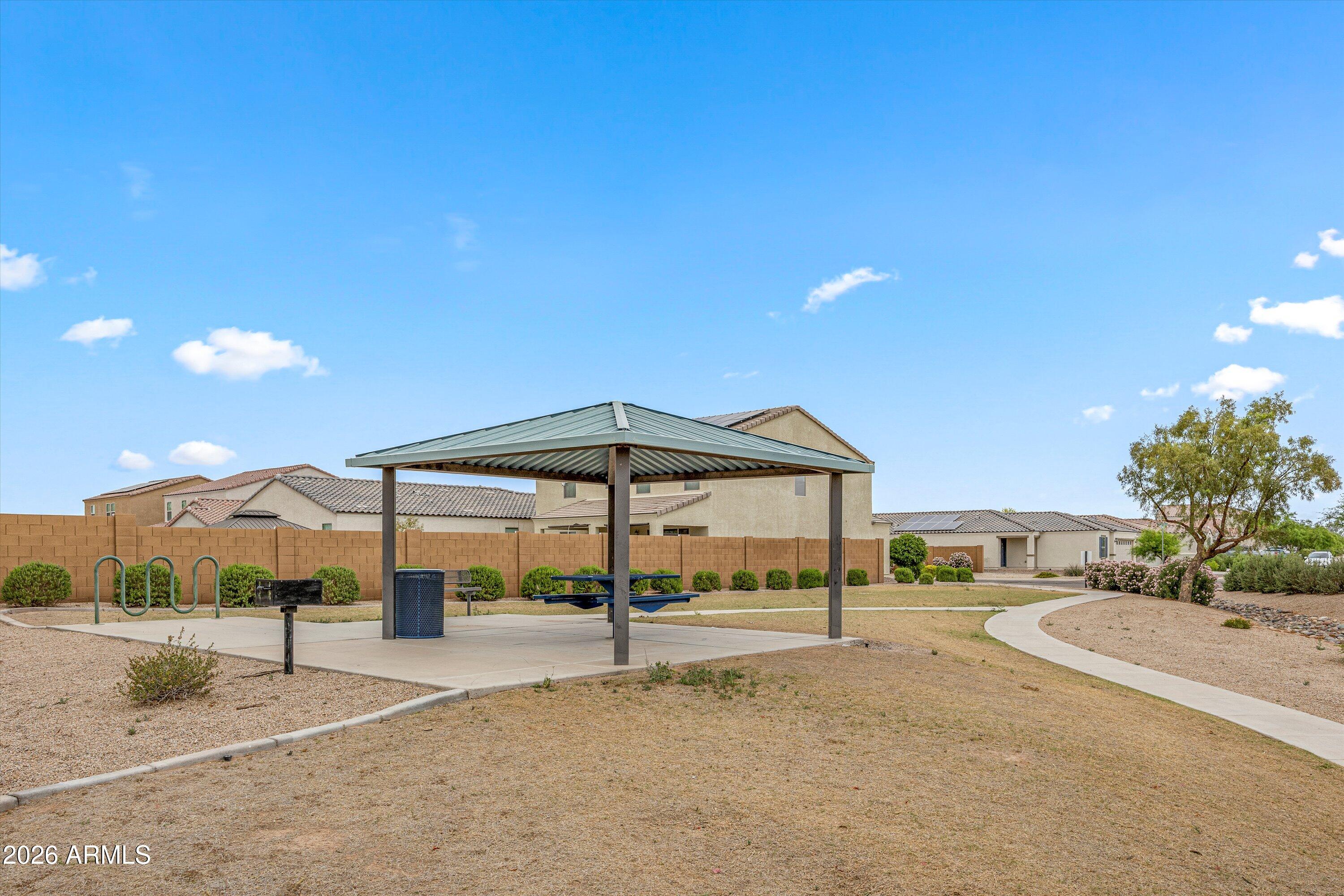 1442 W PINKLEY Avenue