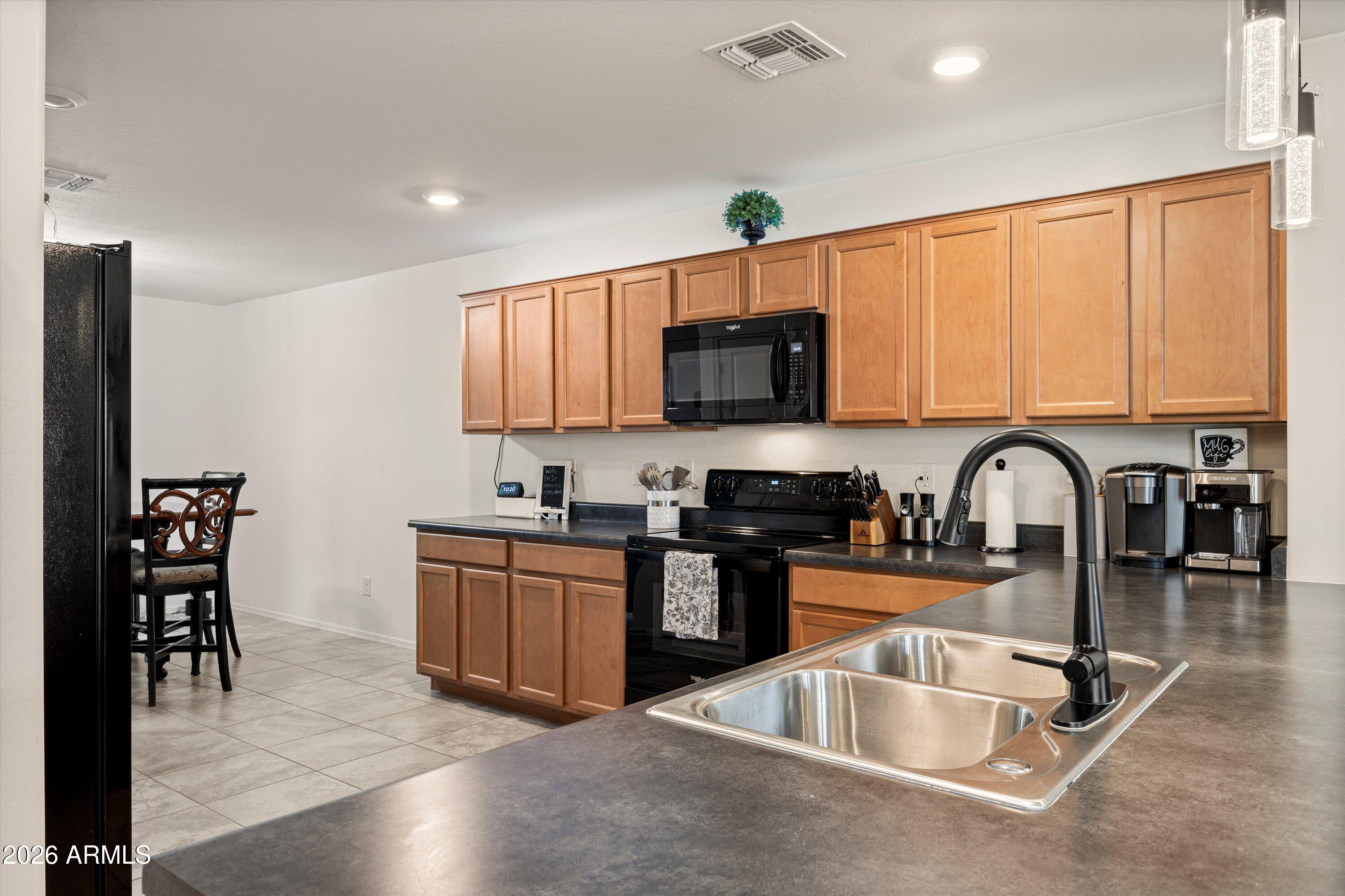 1442 W PINKLEY Avenue