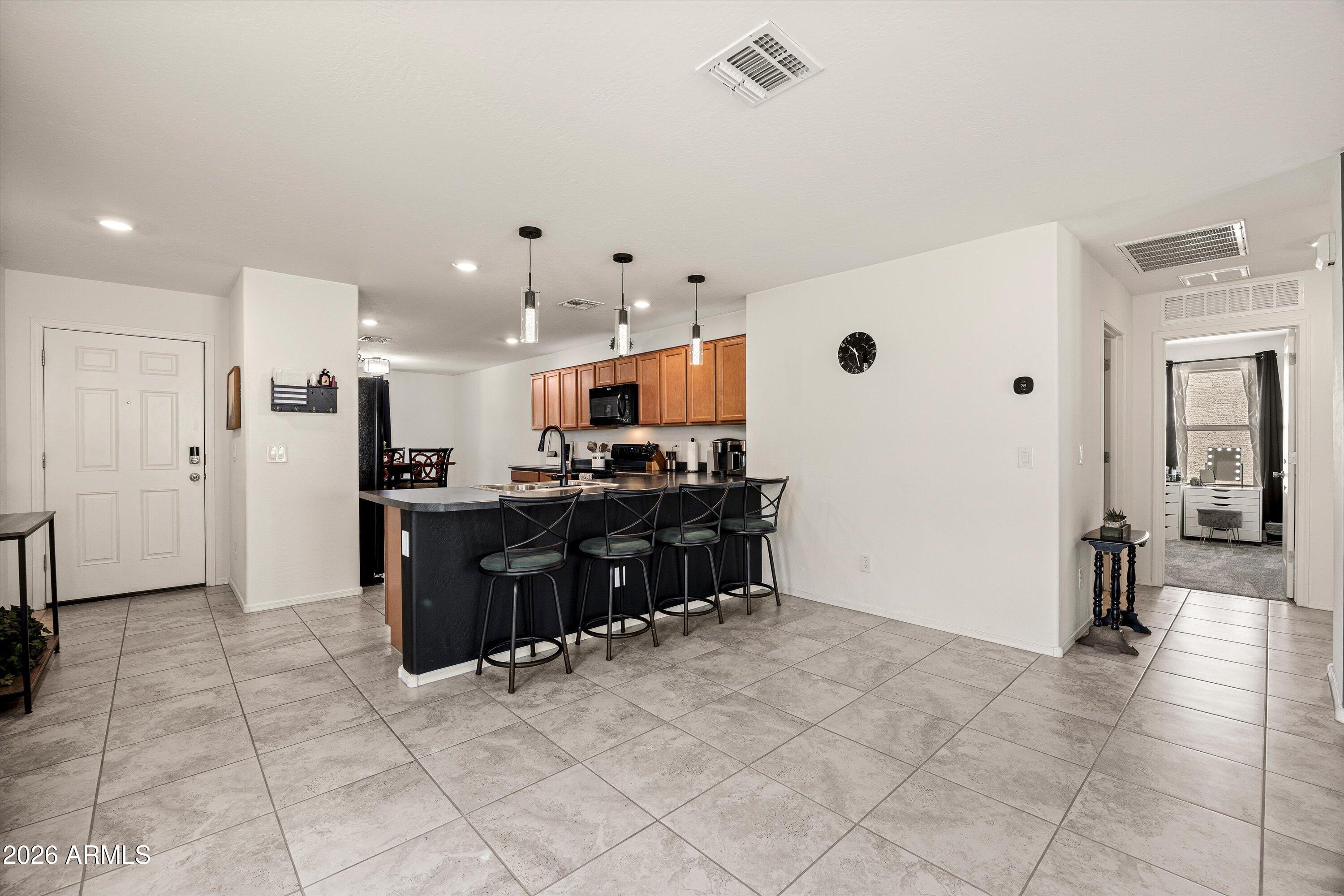 1442 W PINKLEY Avenue