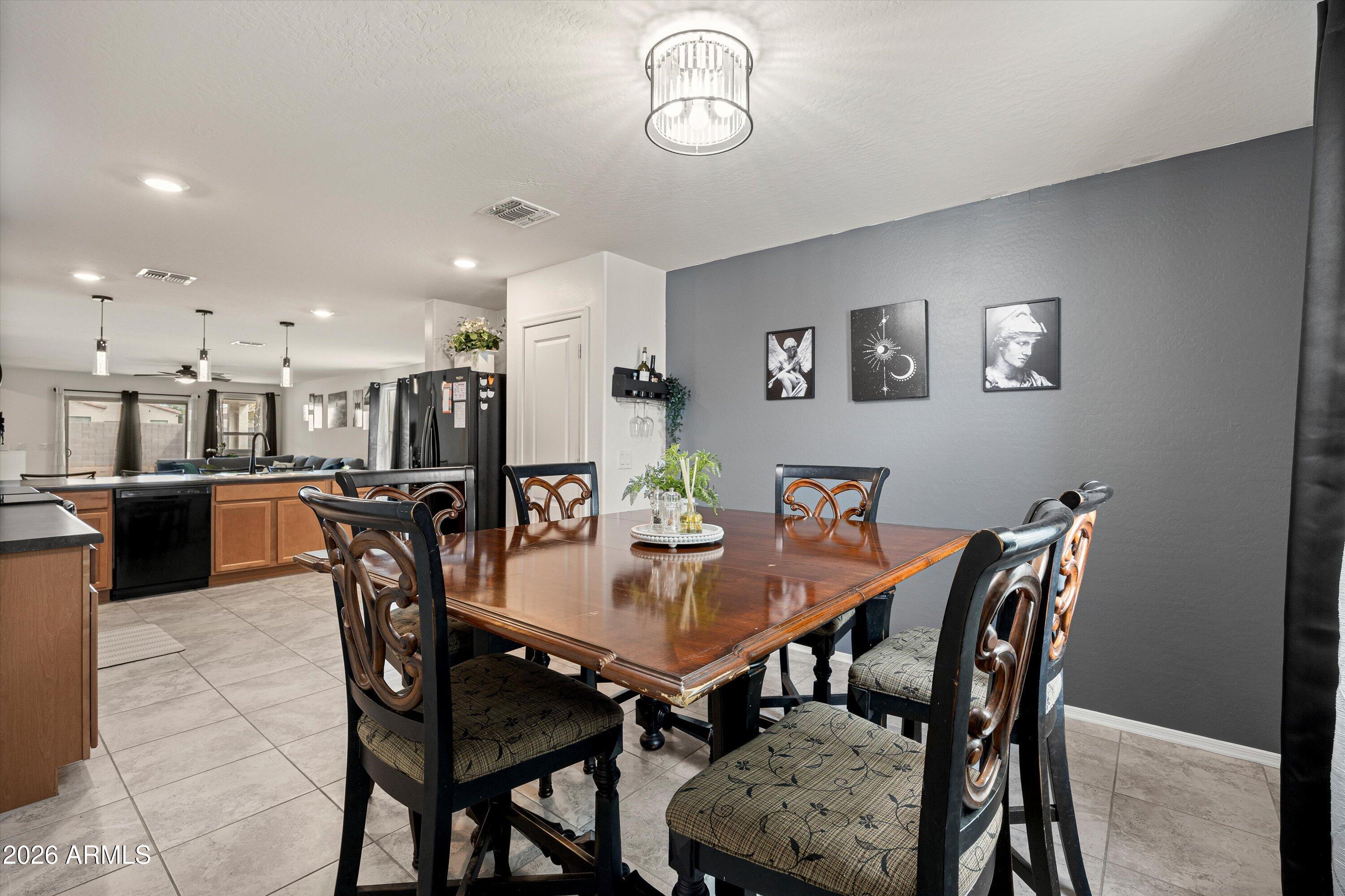 1442 W PINKLEY Avenue