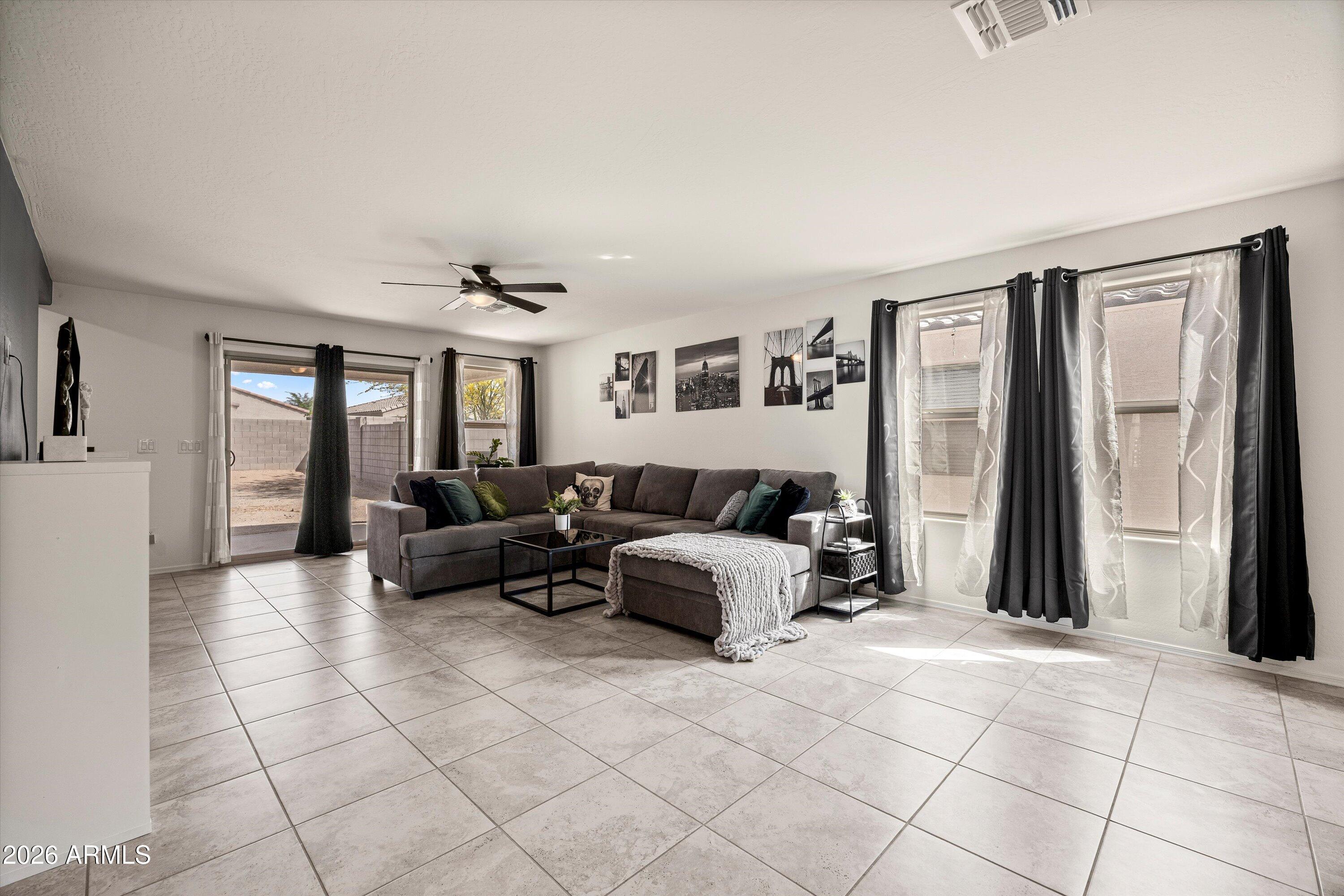 1442 W PINKLEY Avenue