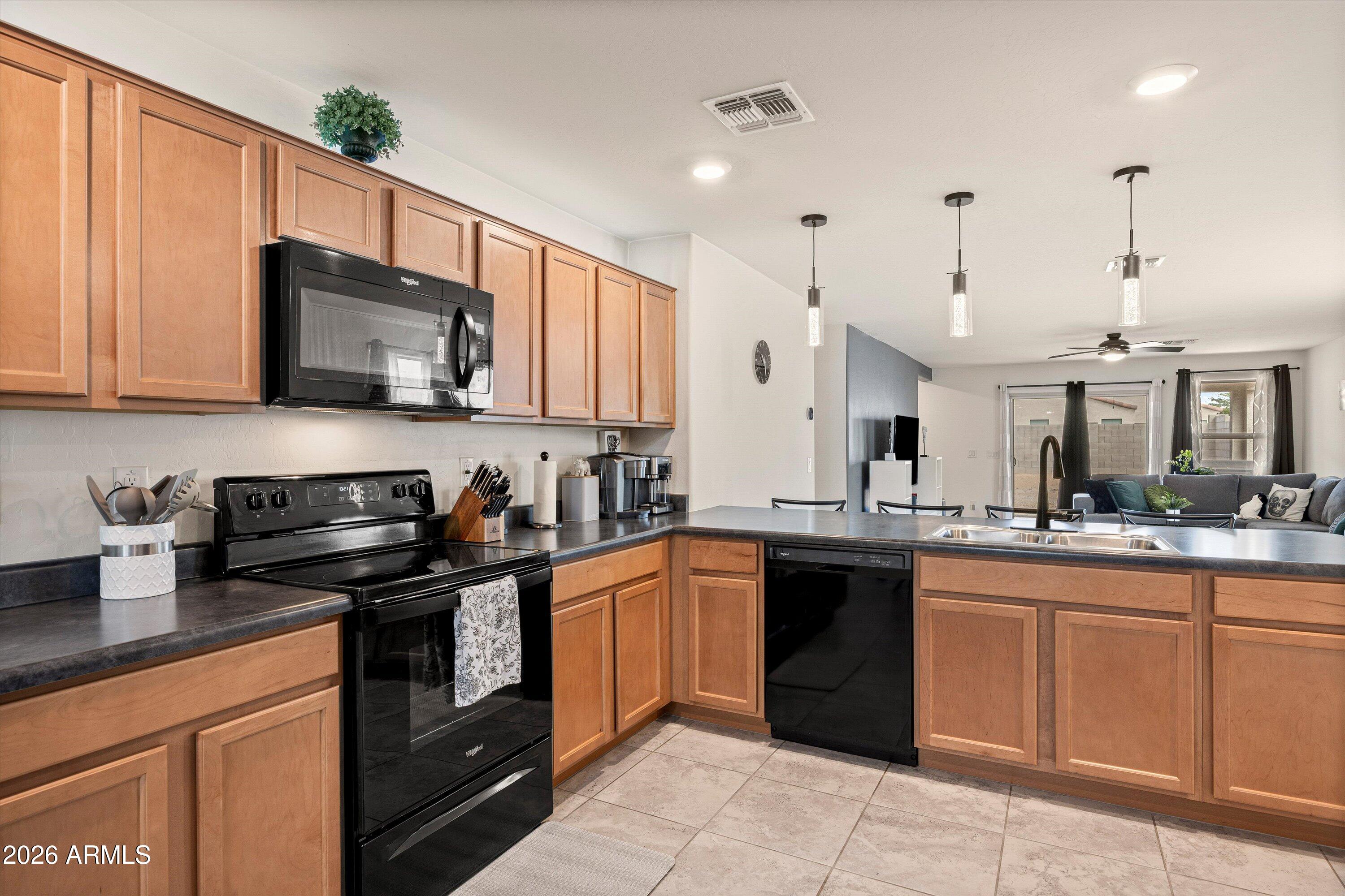 1442 W PINKLEY Avenue