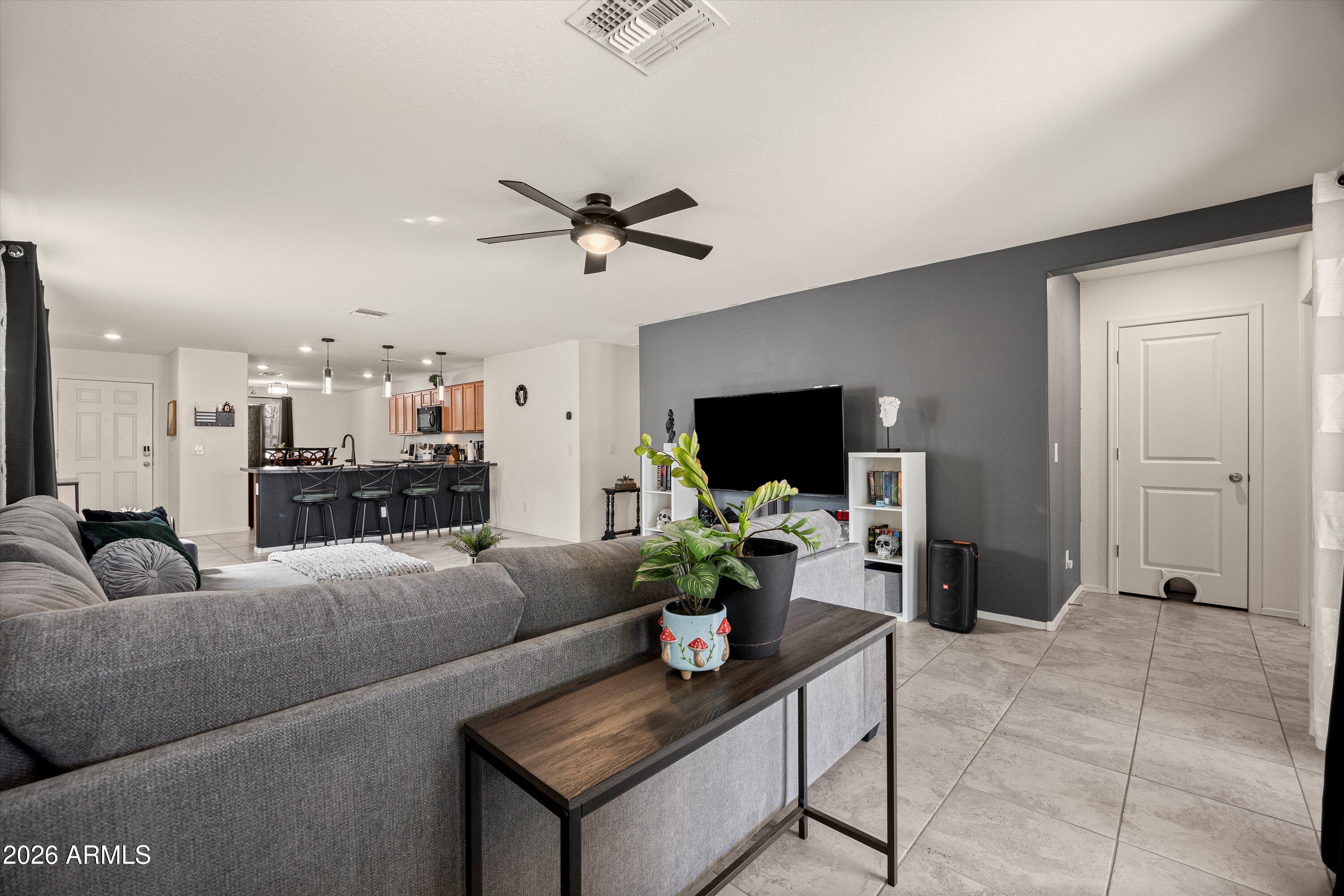 1442 W PINKLEY Avenue