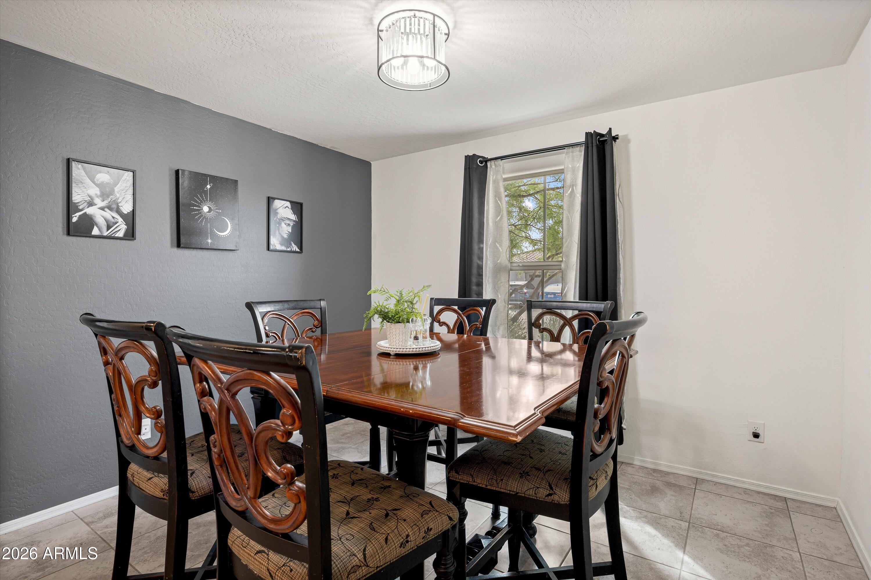 1442 W PINKLEY Avenue