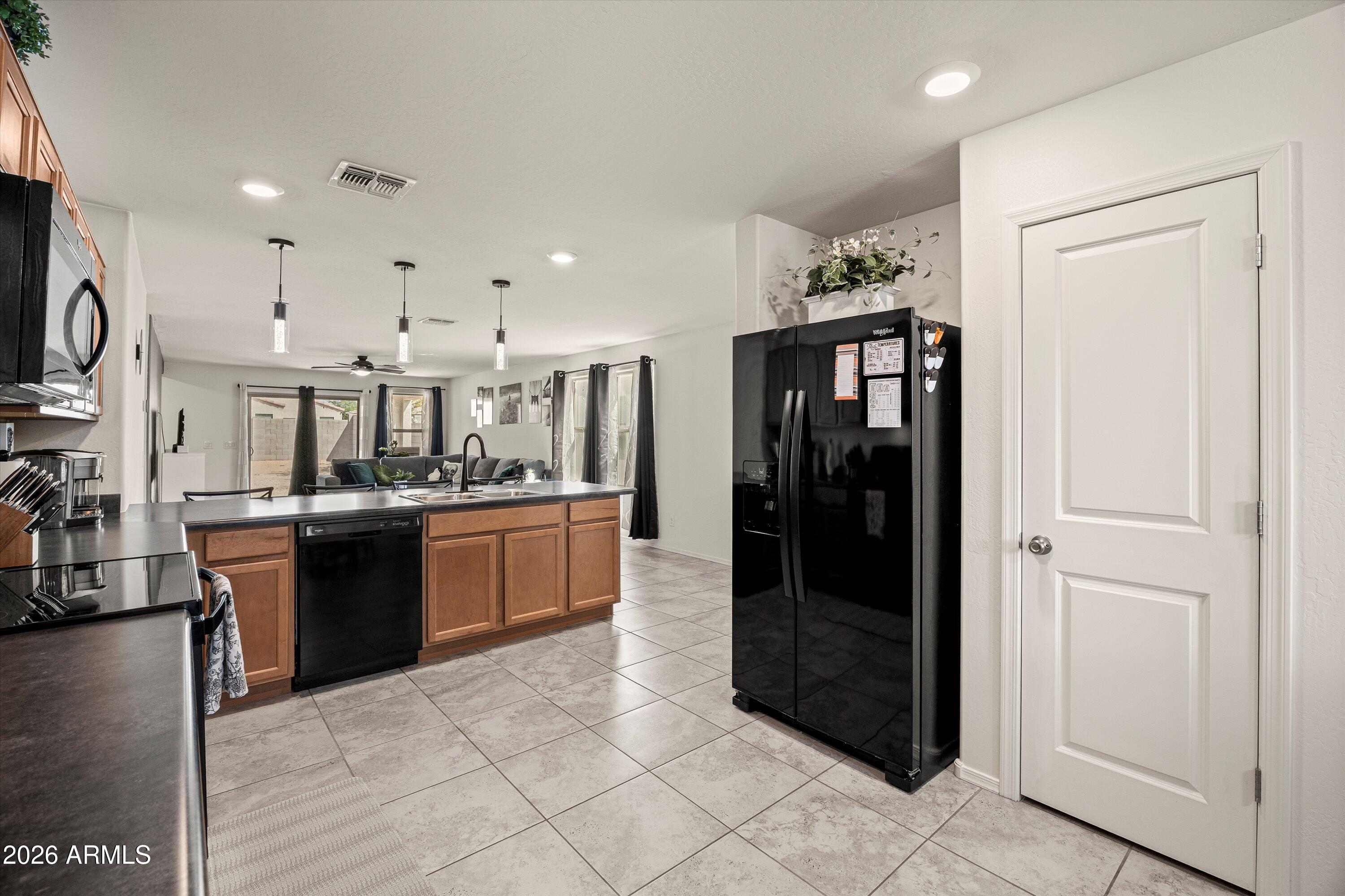 1442 W PINKLEY Avenue