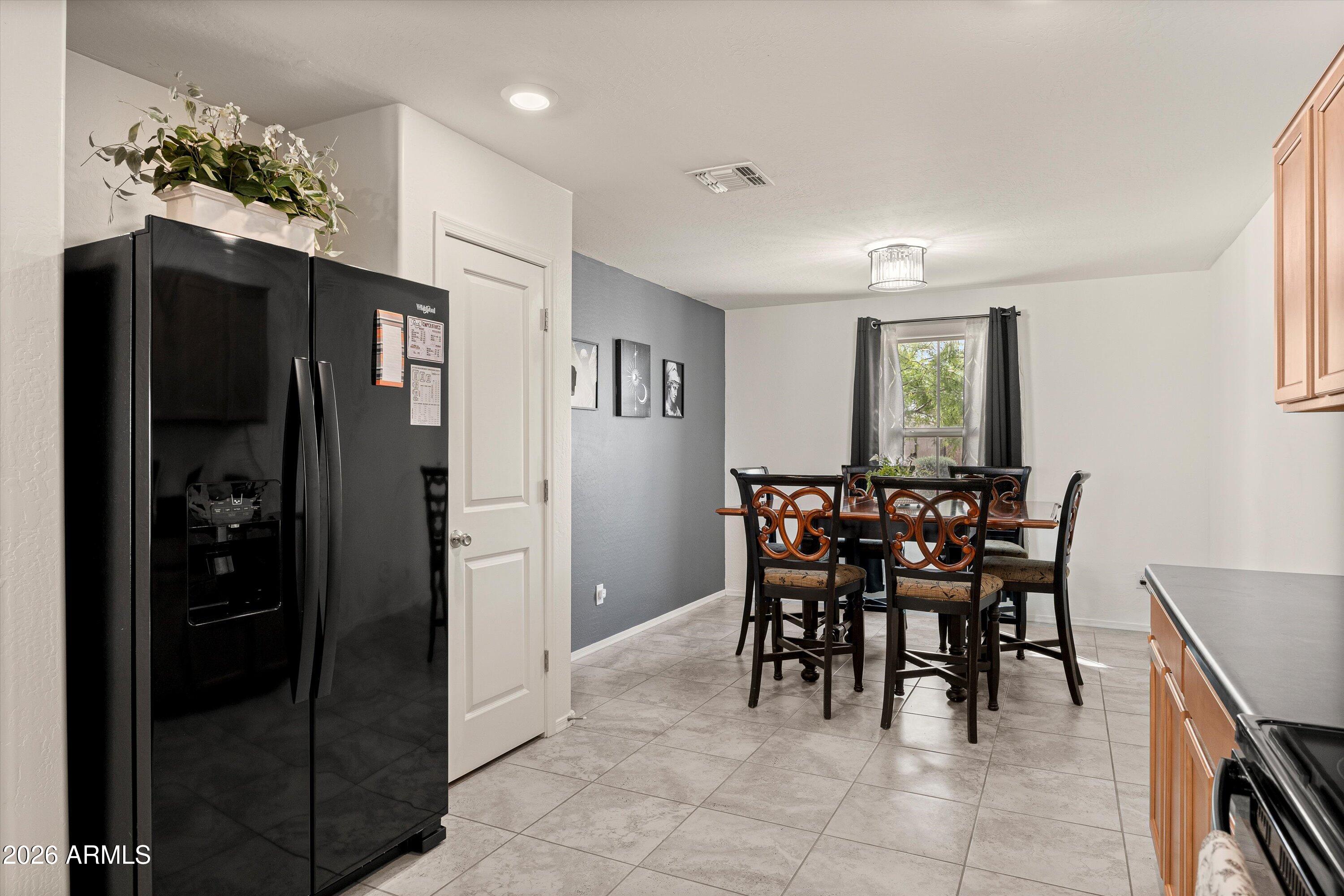 1442 W PINKLEY Avenue