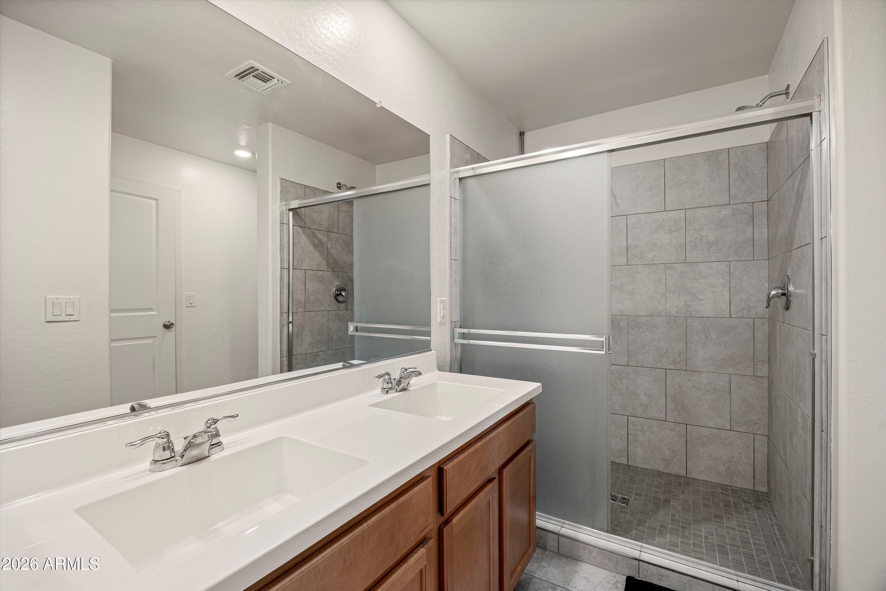 1442 W PINKLEY Avenue