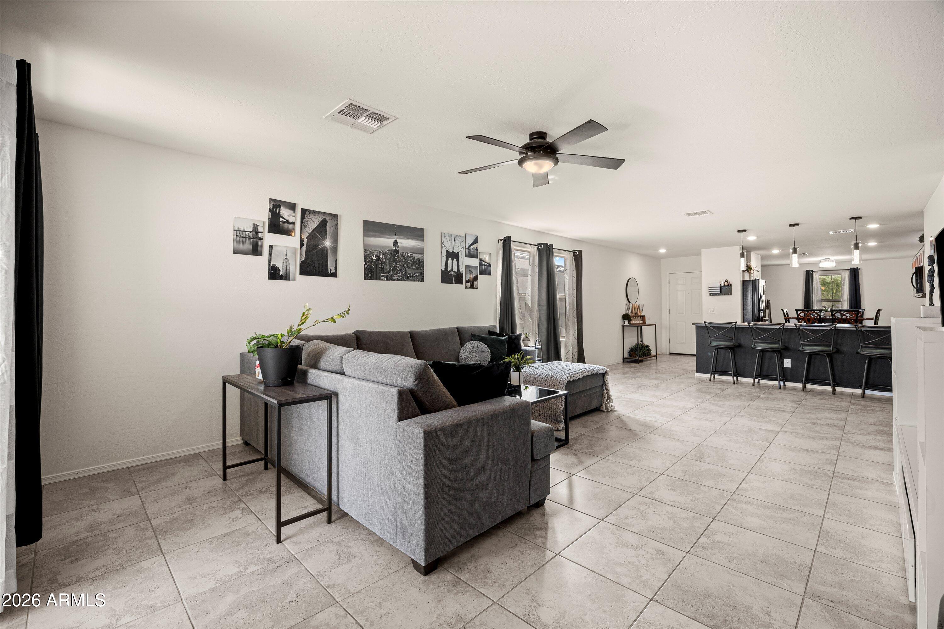 1442 W PINKLEY Avenue