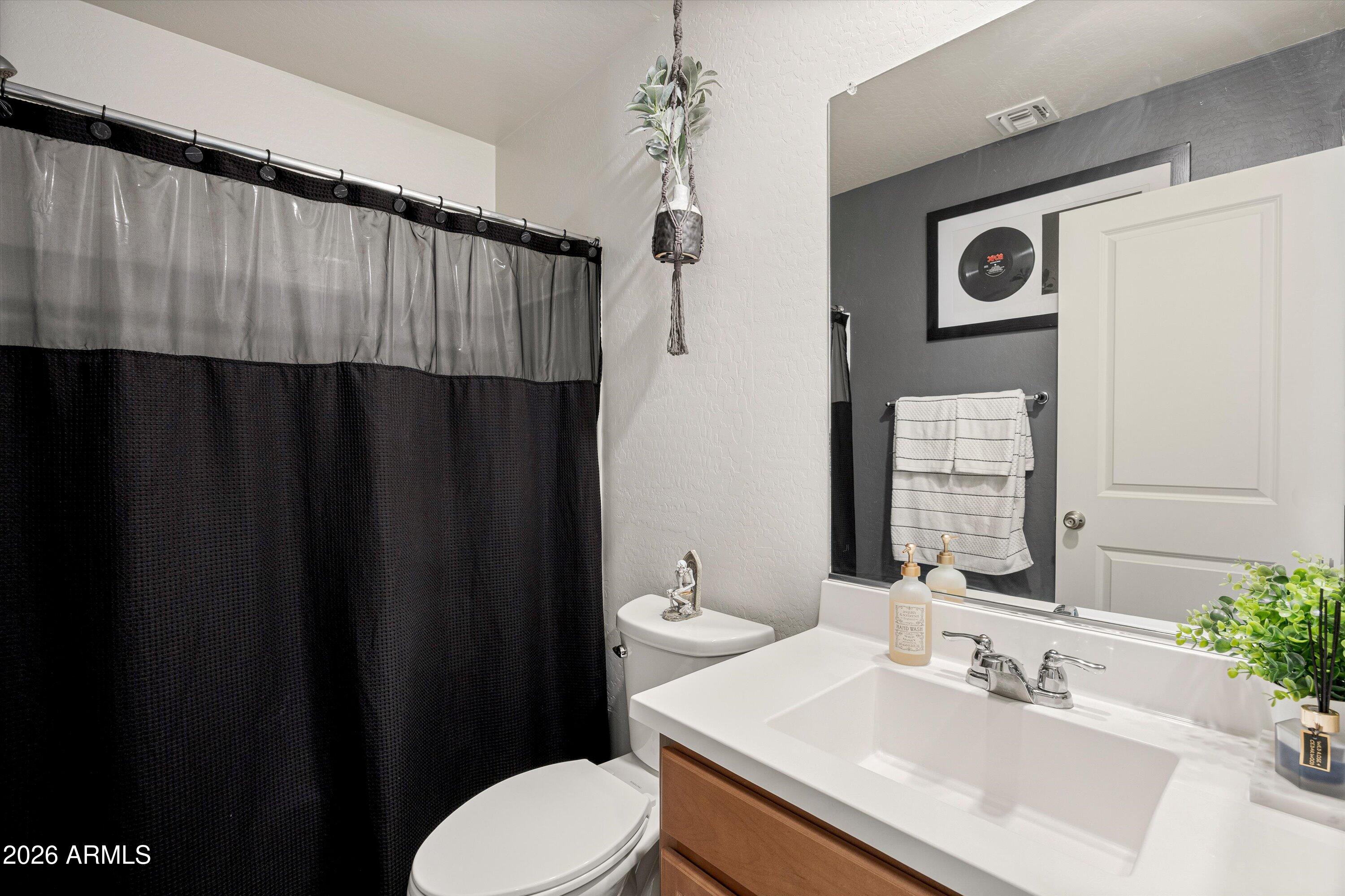 1442 W PINKLEY Avenue