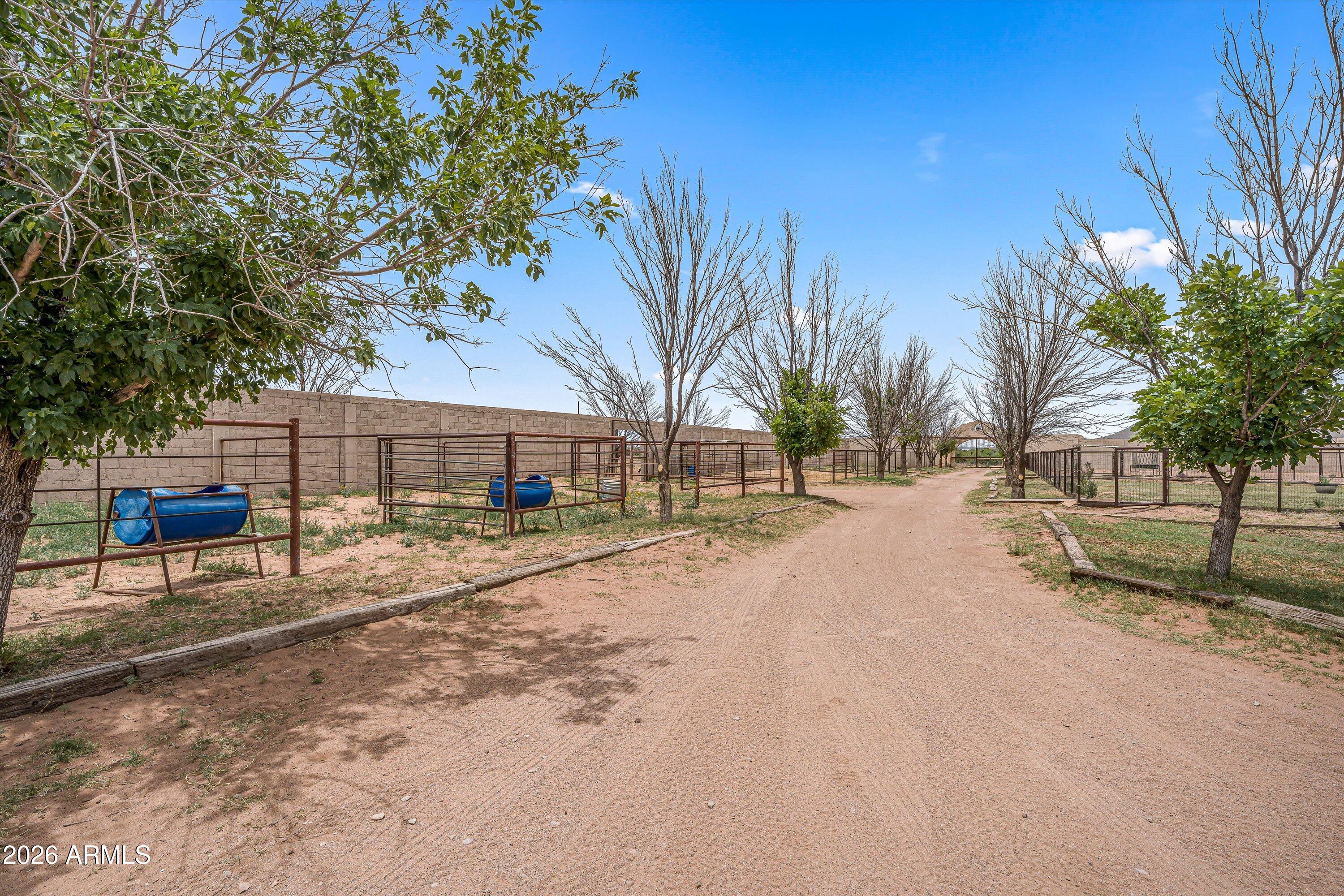 3661 E ANTELOPE Road