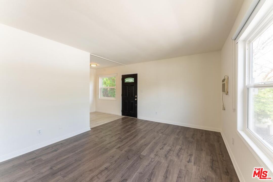 10708 Moorpark Street