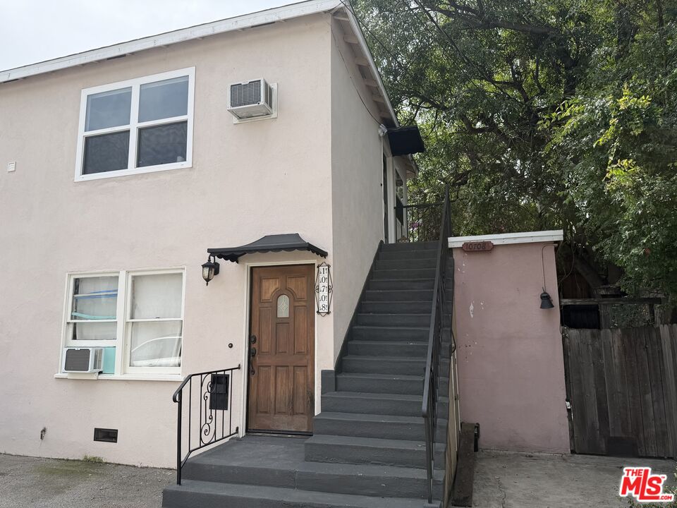 10708 Moorpark Street