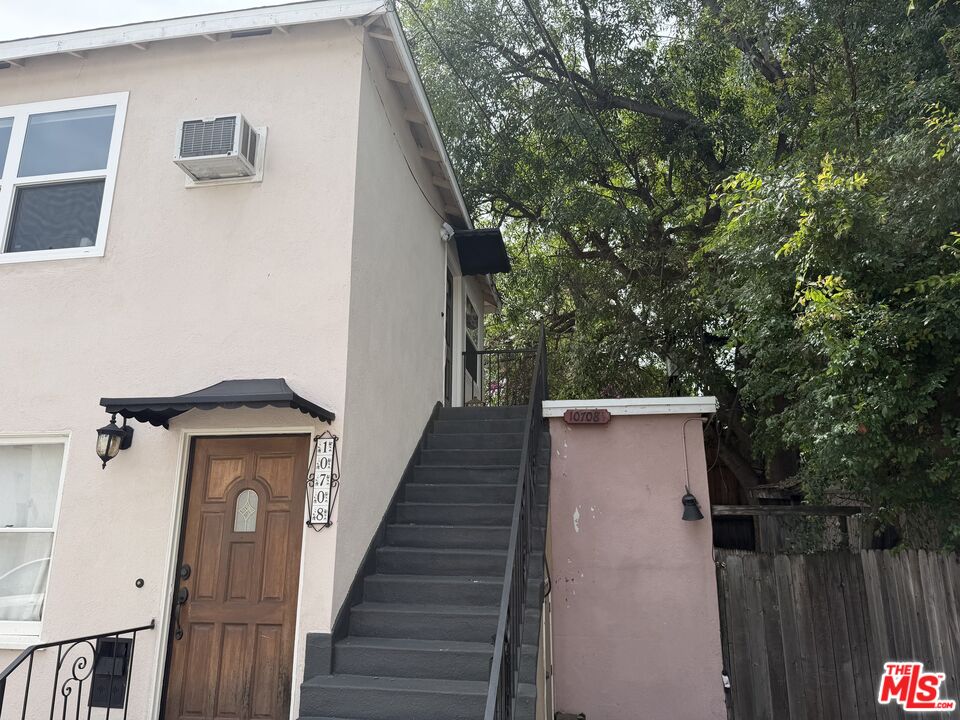 10708 Moorpark Street