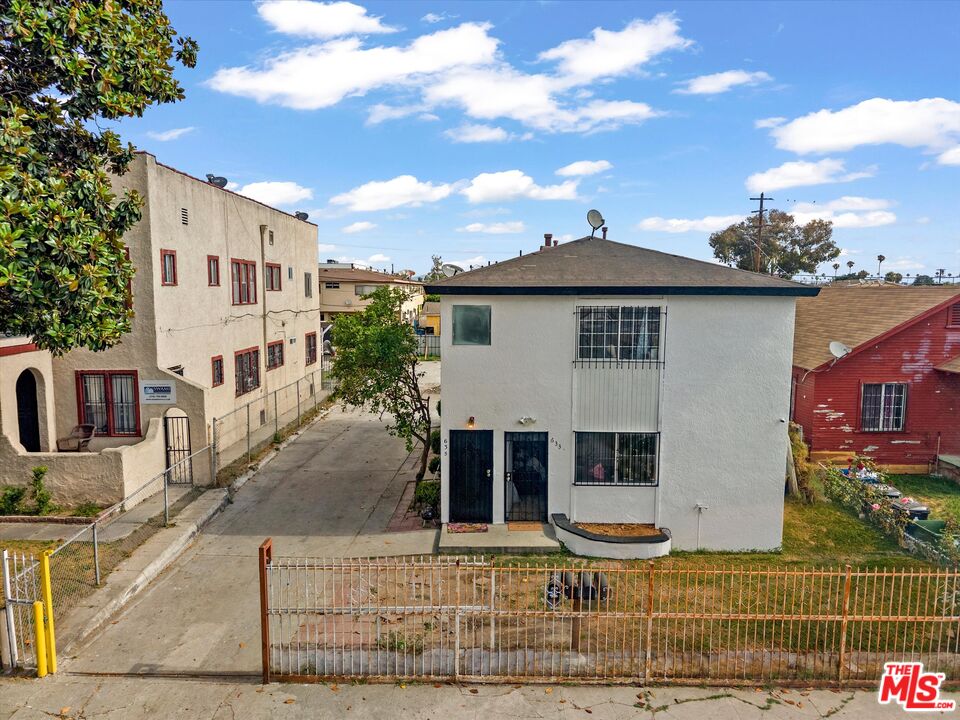 633 W 75th St