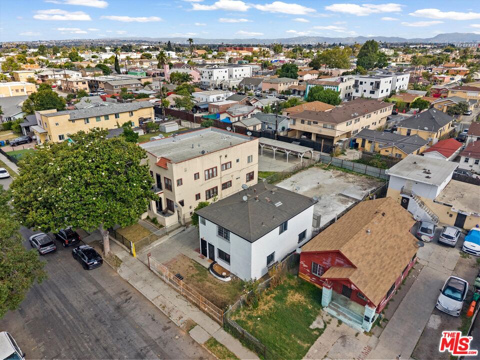 633 W 75th St