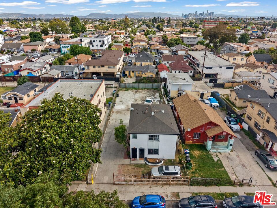 633 W 75th St
