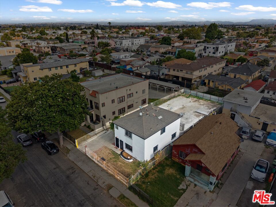 633 W 75th St