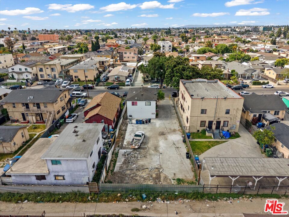 633 W 75th St